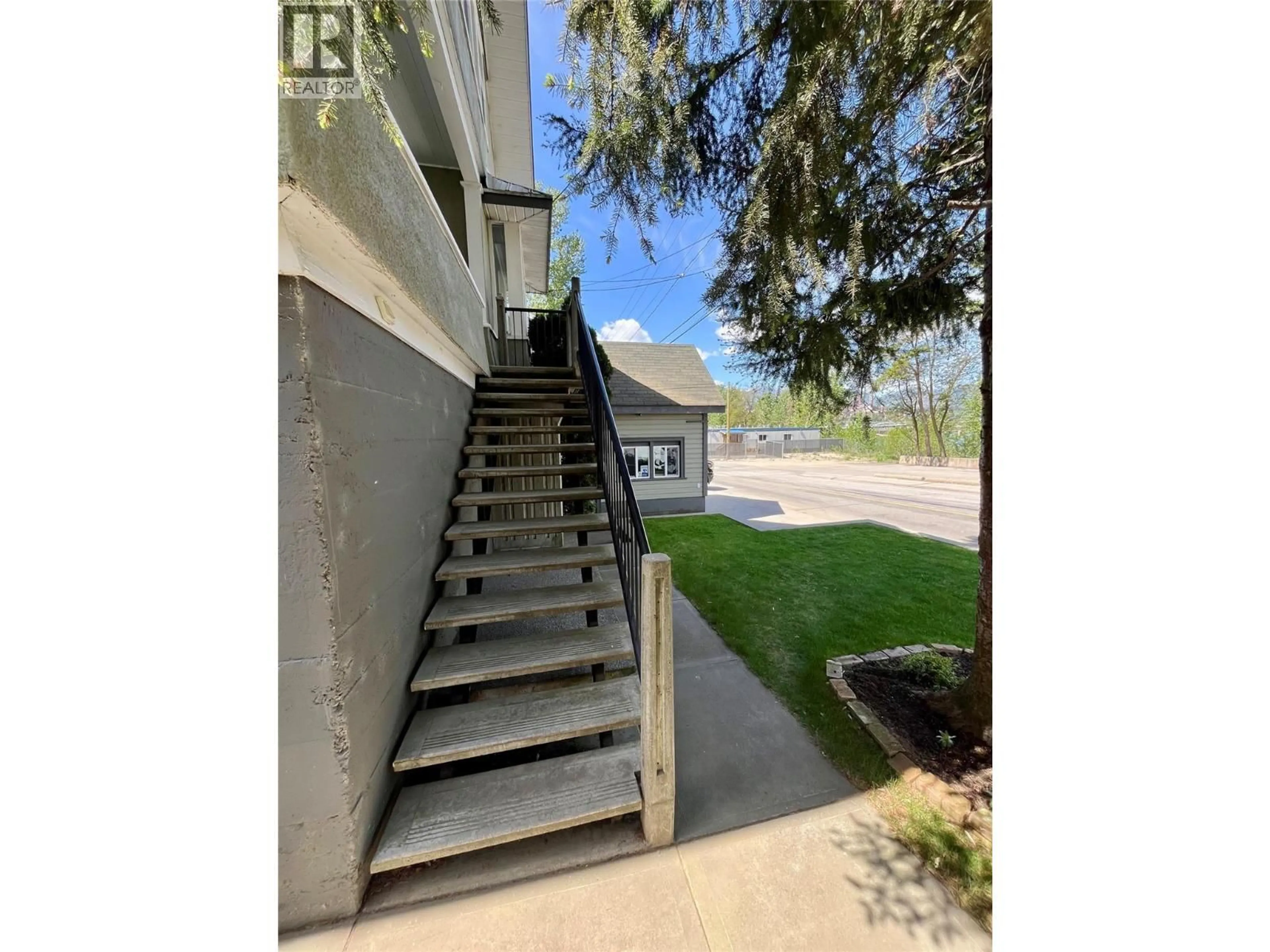 Stairs for 2070 RIVERSIDE AVENUE, Trail British Columbia V1R3Z4