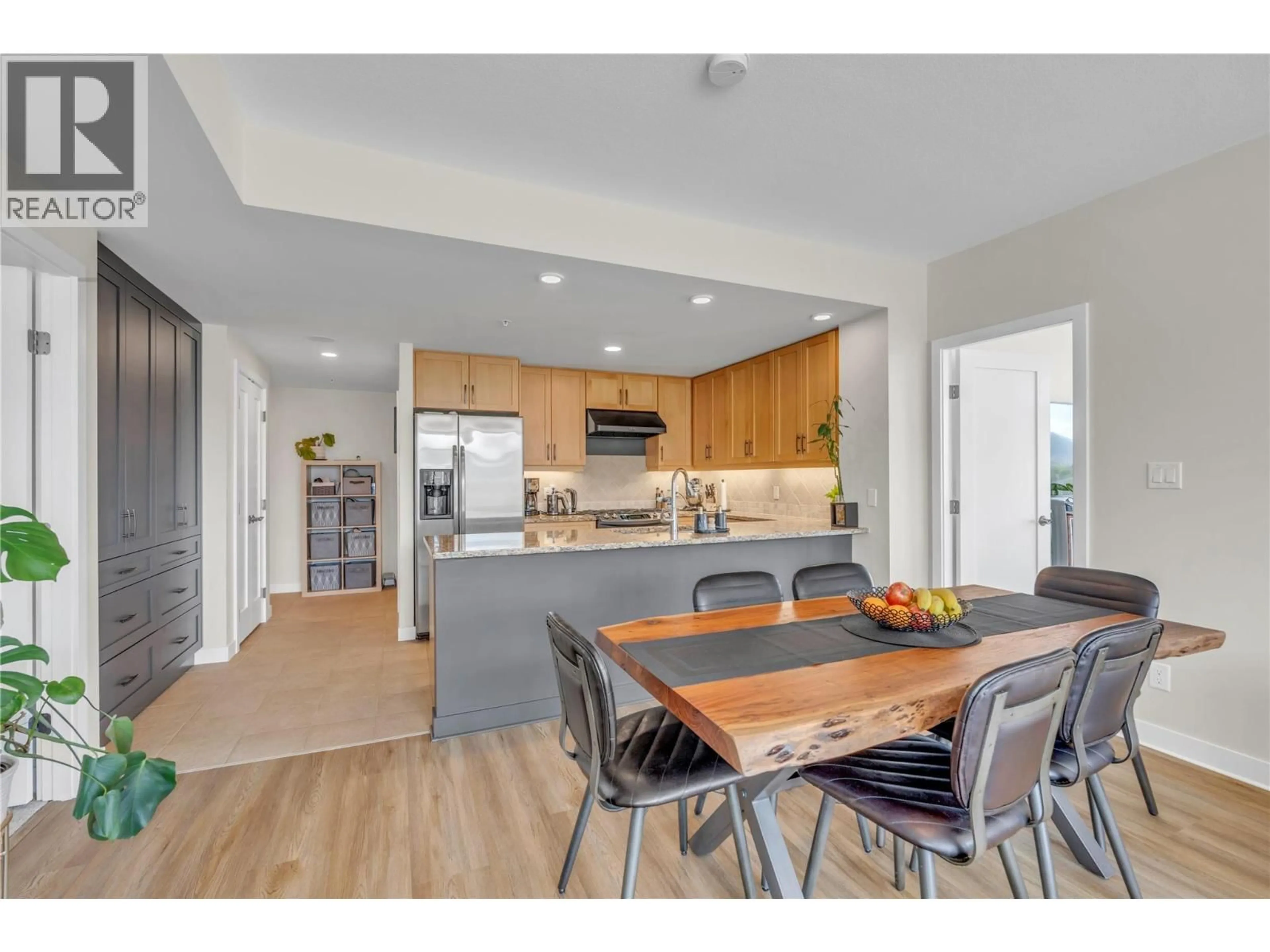 Open concept kitchen, wood/laminate floor for 1006 - 160 LAKESHORE DRIVE, Penticton British Columbia V2A9C2
