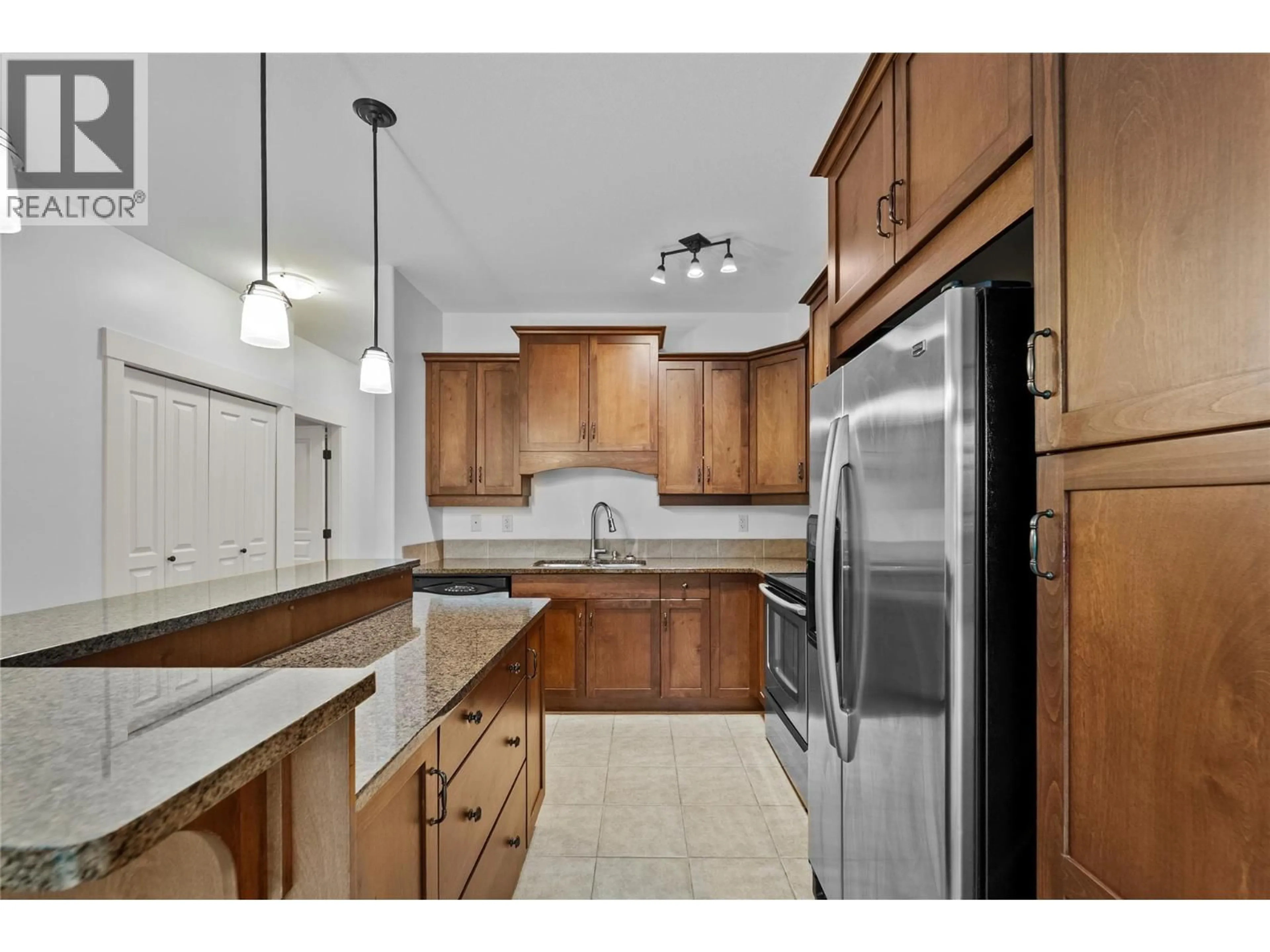 Open concept kitchen, ceramic/tile floor for 204 - 795 MCGILL ROAD, Kamloops British Columbia V2C0B9