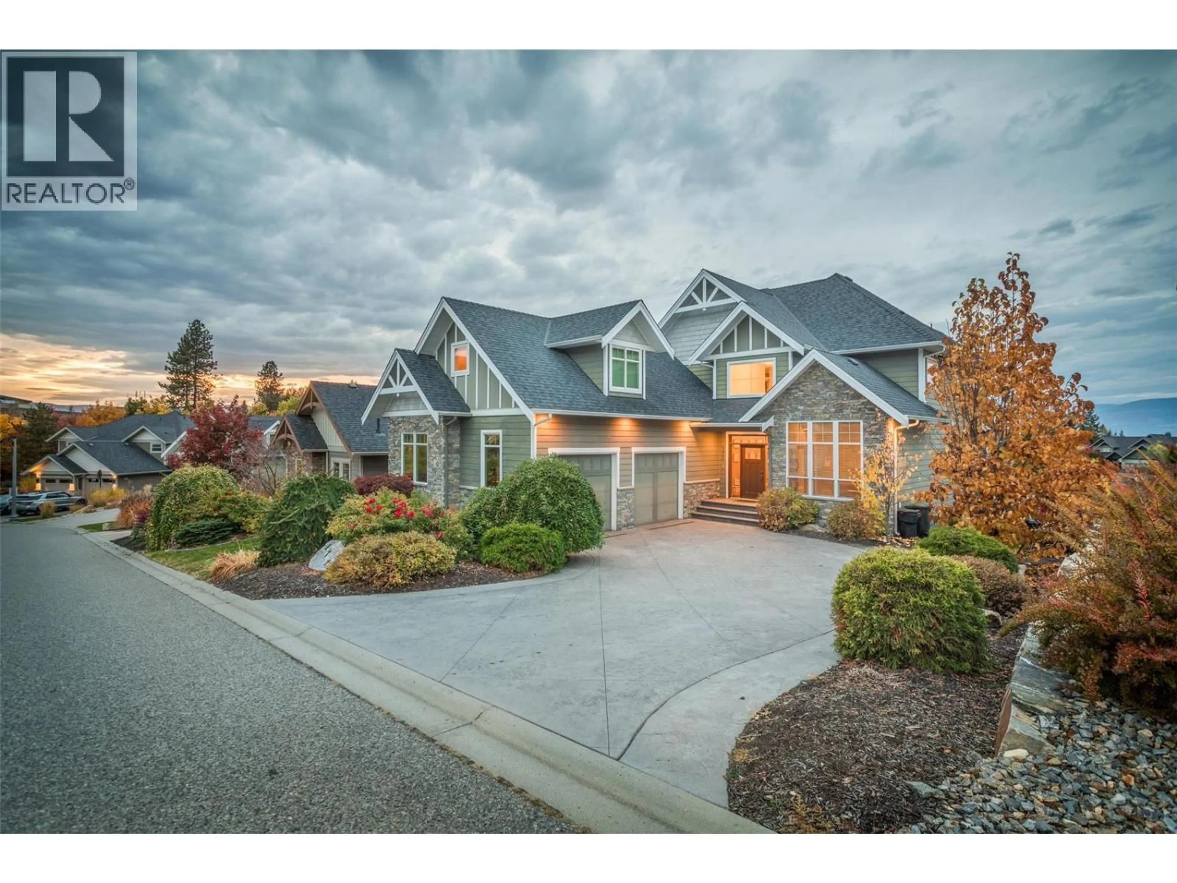 Home with vinyl exterior material, street for 171 - 515 WREN PLACE, Kelowna British Columbia V1W5H7