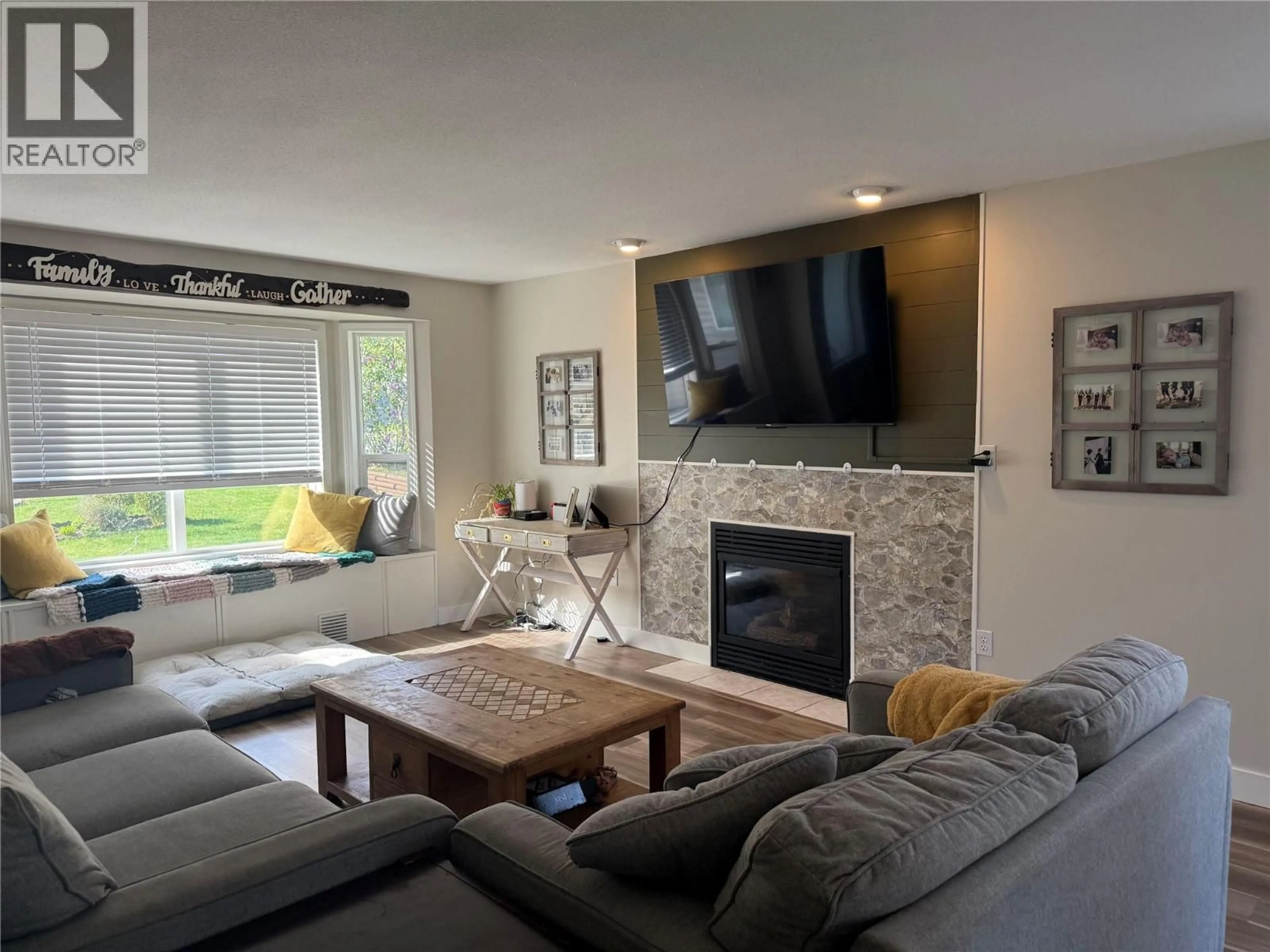 Living room with furniture, unknown for 1882 PINERIDGE DRIVE, Merritt British Columbia V1K1K4
