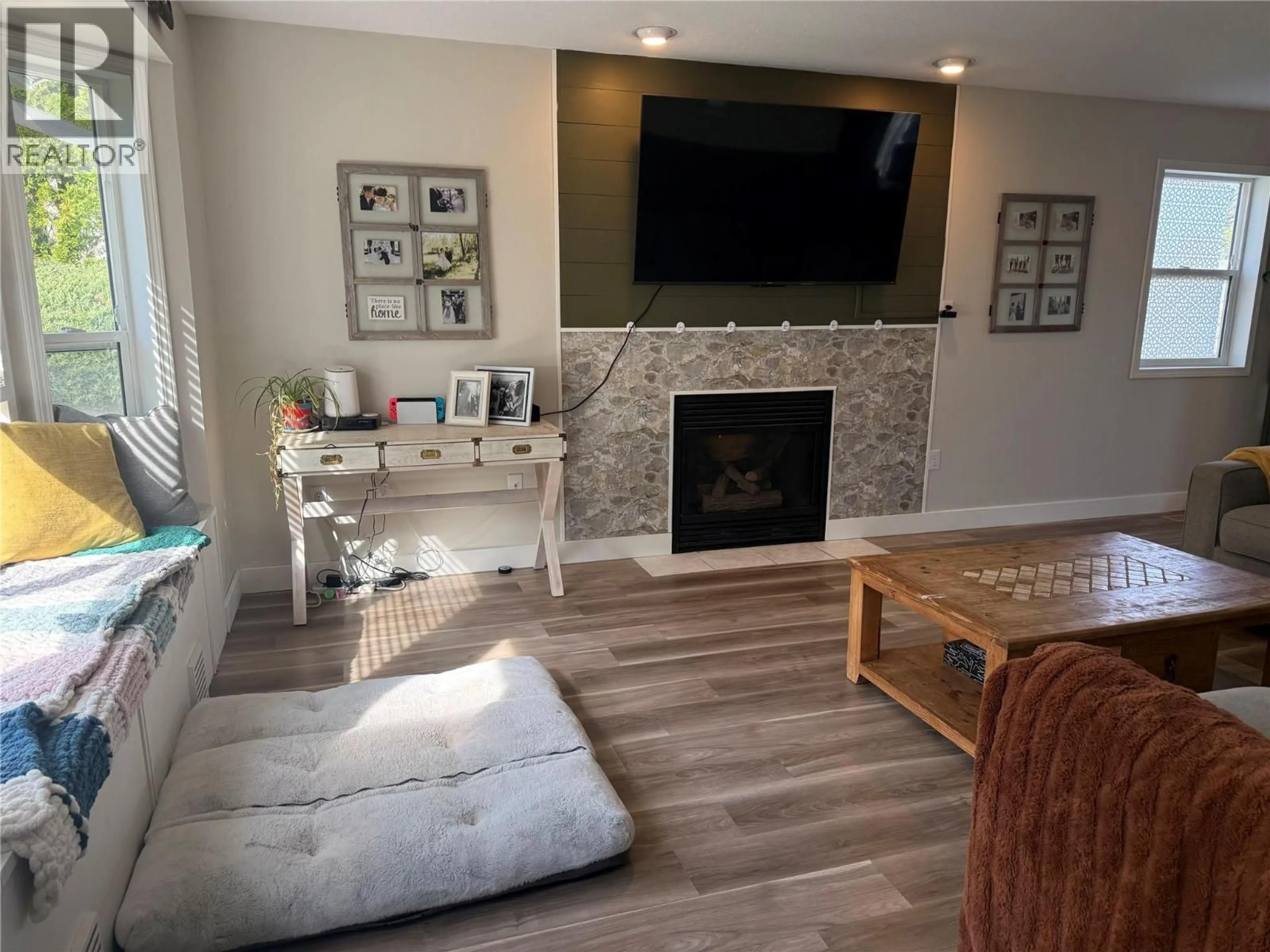 Living room with furniture, unknown for 1882 PINERIDGE DRIVE, Merritt British Columbia V1K1K4