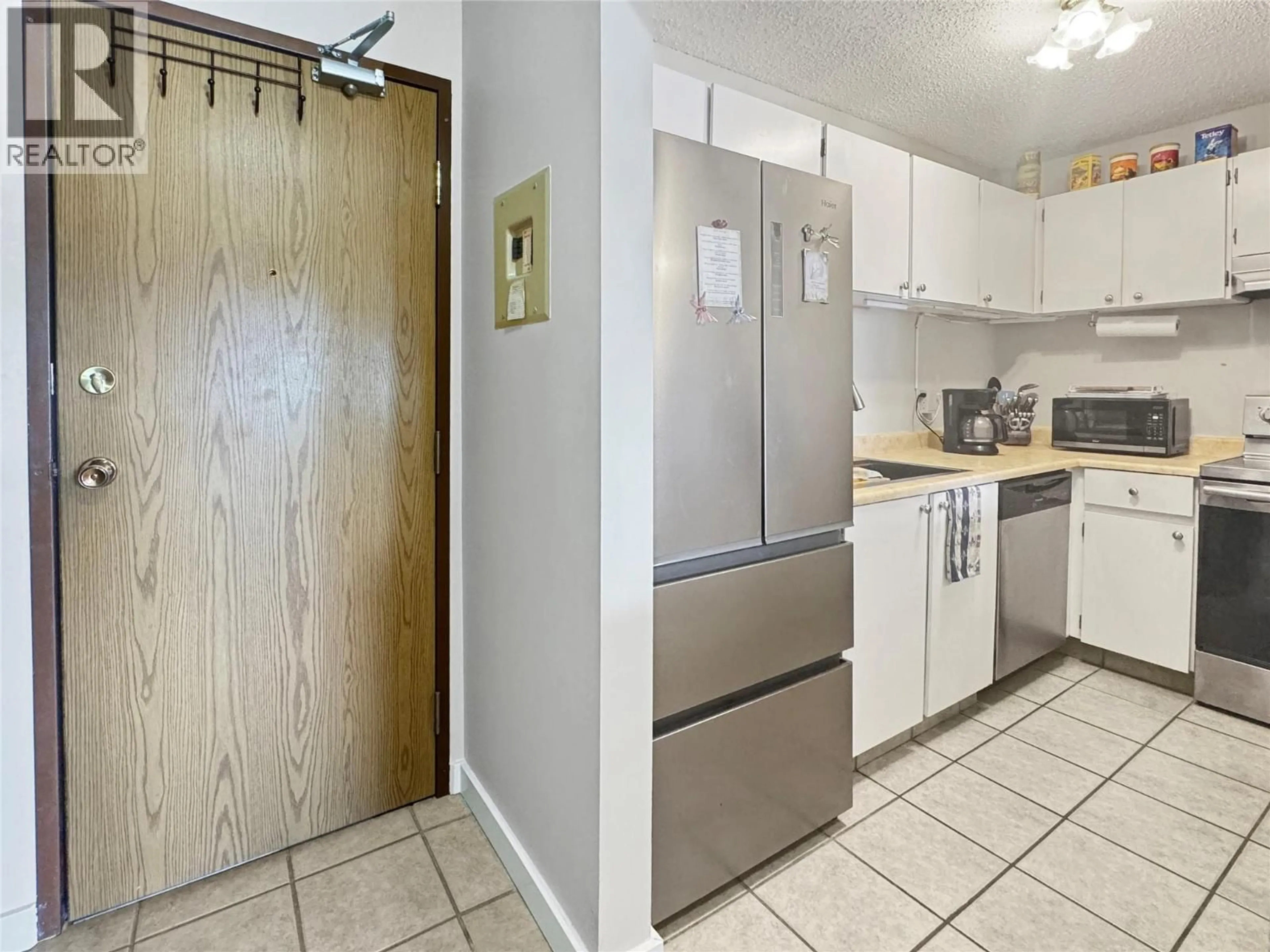 Standard kitchen, unknown for 206B - 2321 12TH STREET NORTH, Cranbrook British Columbia V1C5T5