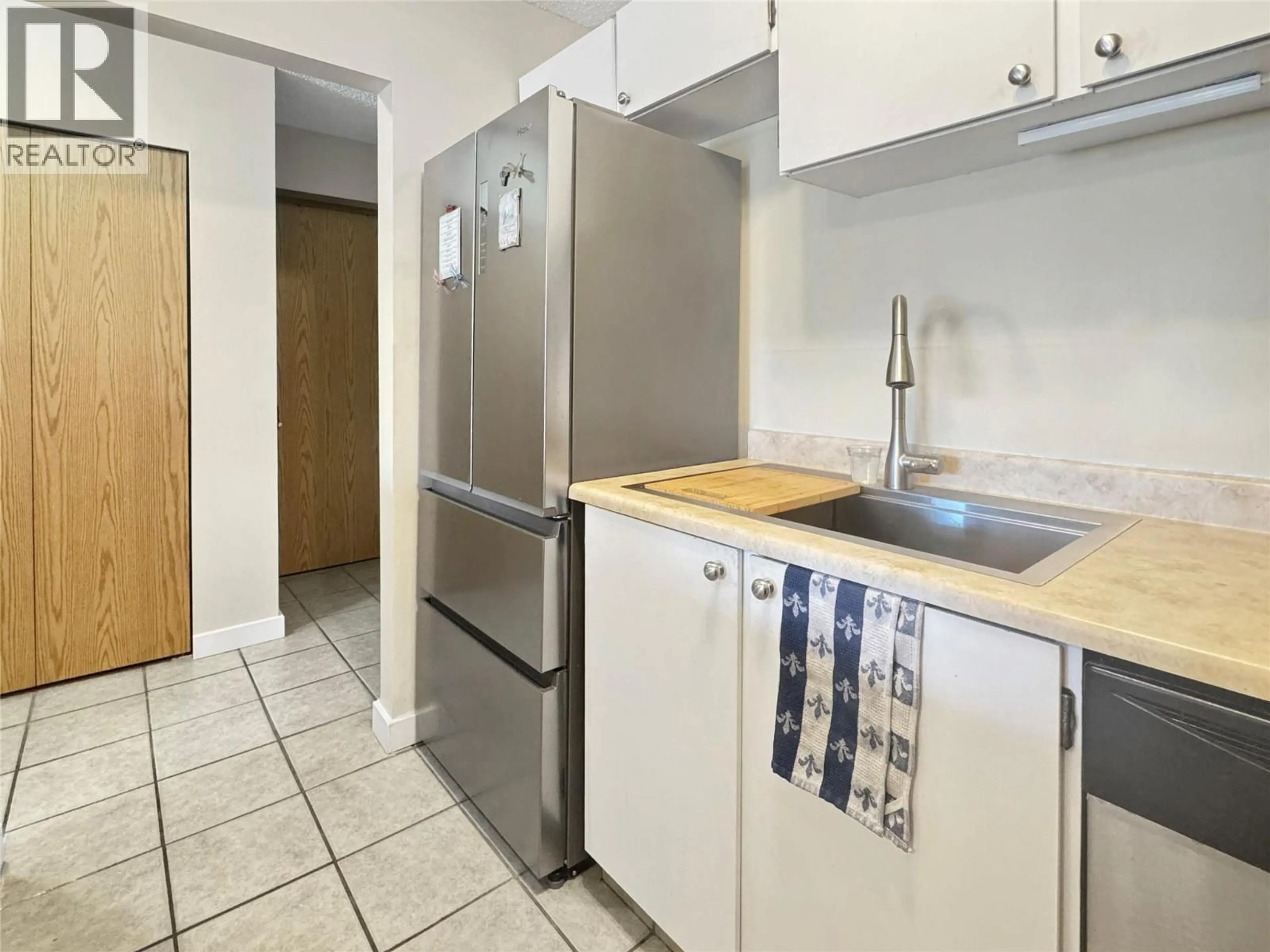 Standard kitchen, unknown for 206B - 2321 12TH STREET NORTH, Cranbrook British Columbia V1C5T5