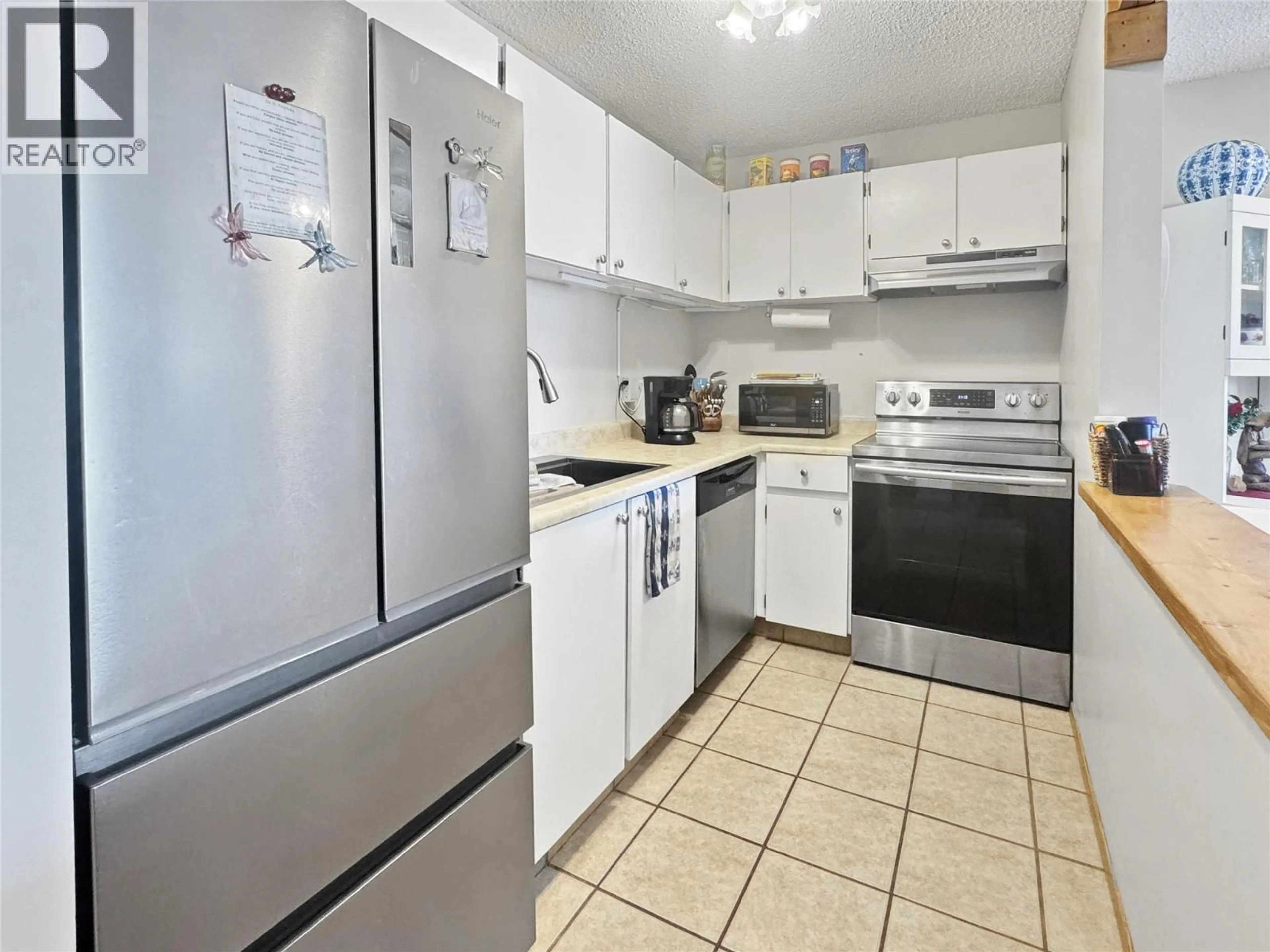 Standard kitchen, unknown for 206B - 2321 12TH STREET NORTH, Cranbrook British Columbia V1C5T5