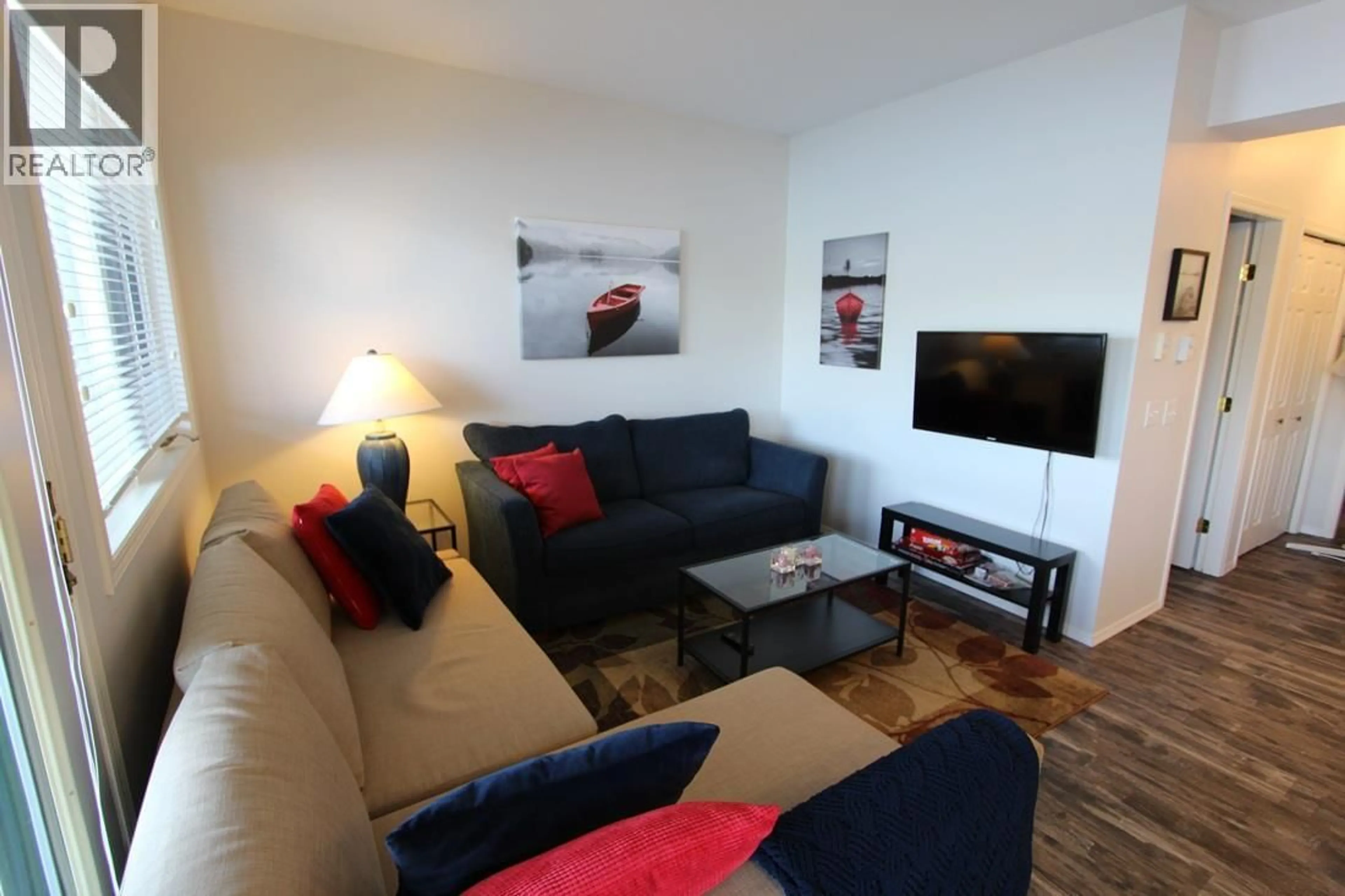 Living room with furniture, wood/laminate floor for 7B - 3935 EAGLE BAY ROAD, Eagle Bay British Columbia V0E1T0