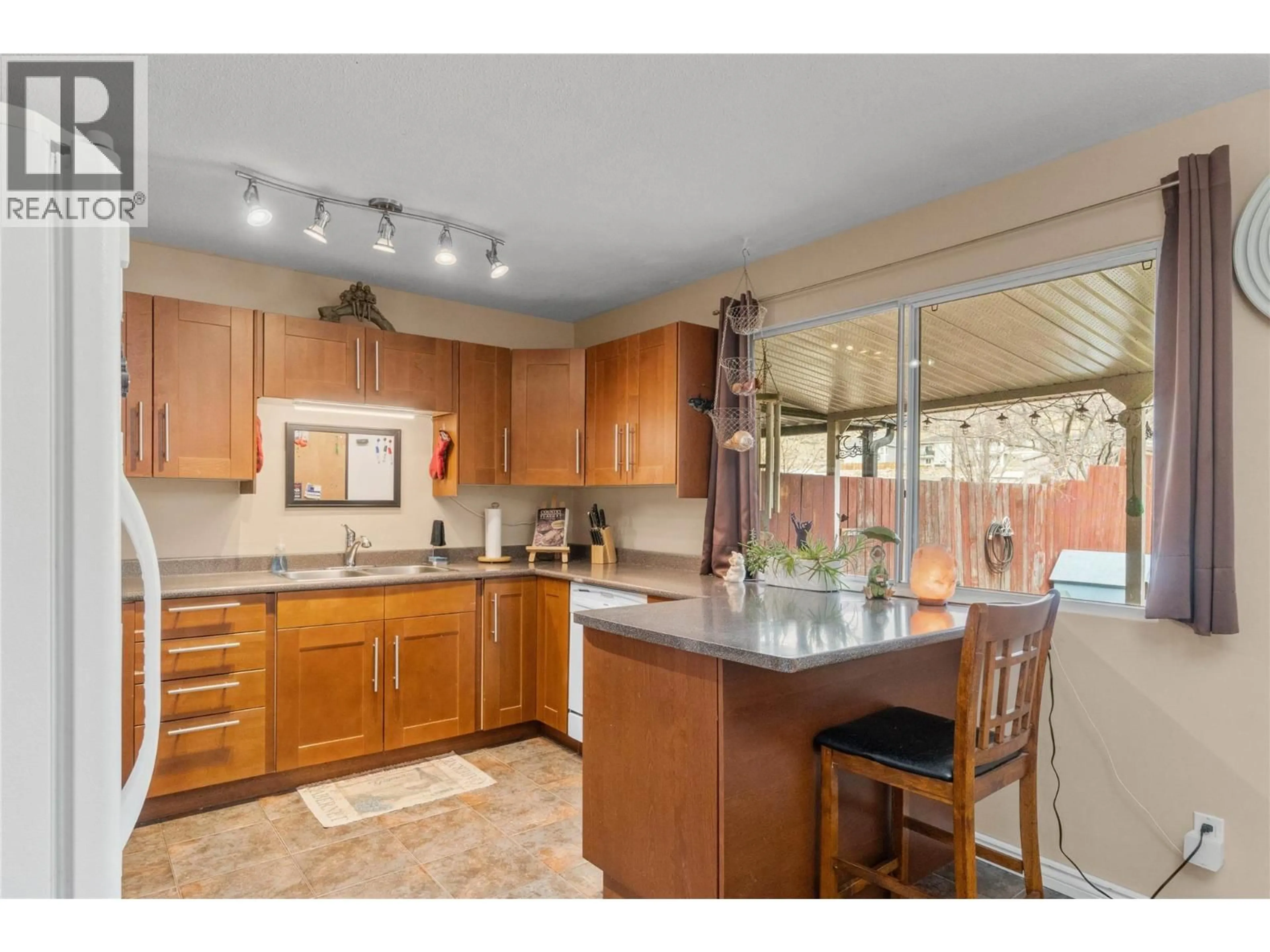Open concept kitchen, unknown for 19 - 1173 PONLEN STREET, Kamloops British Columbia V2B5N4