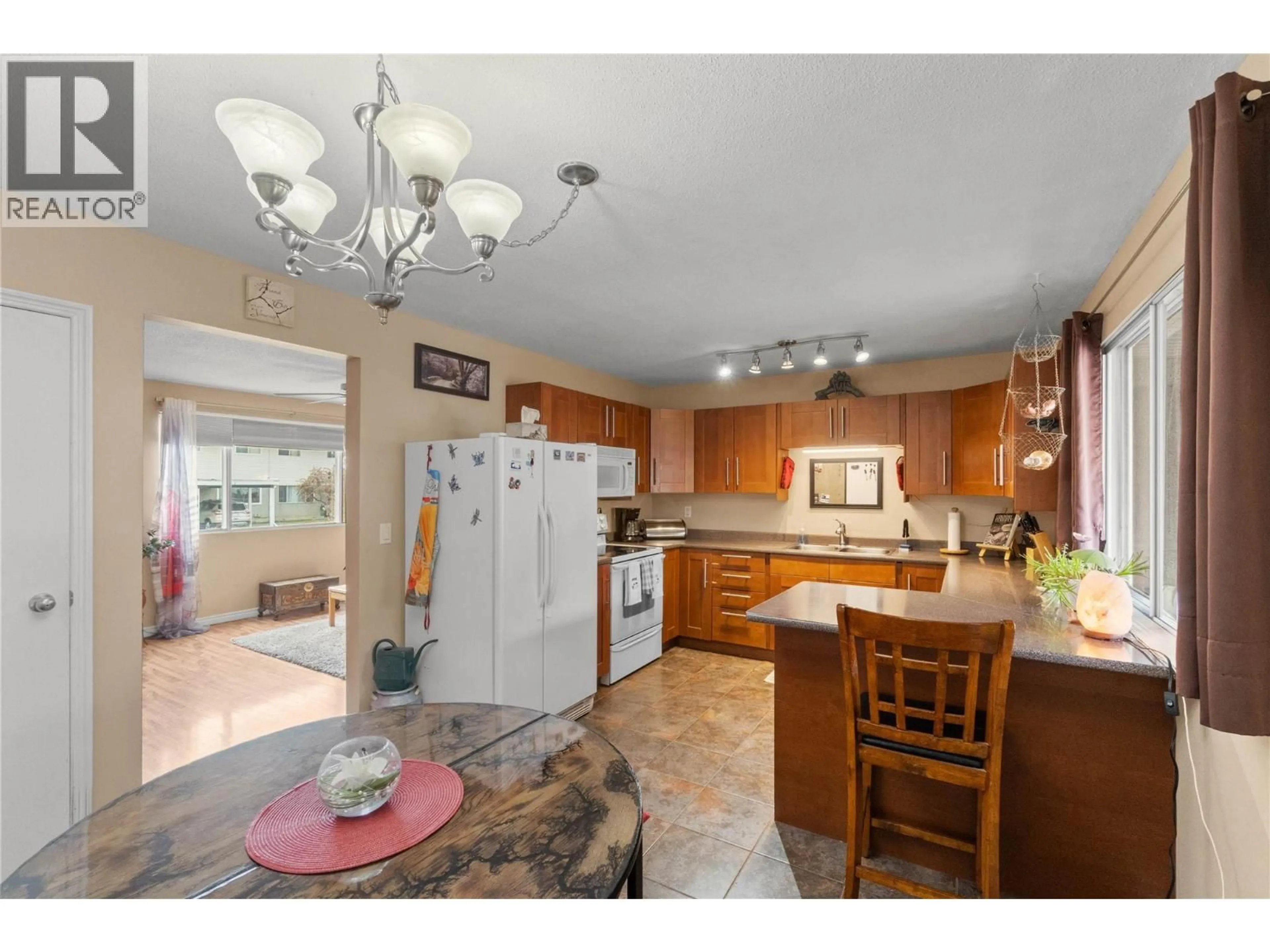 Open concept kitchen, ceramic/tile floor for 19 - 1173 PONLEN STREET, Kamloops British Columbia V2B5N4