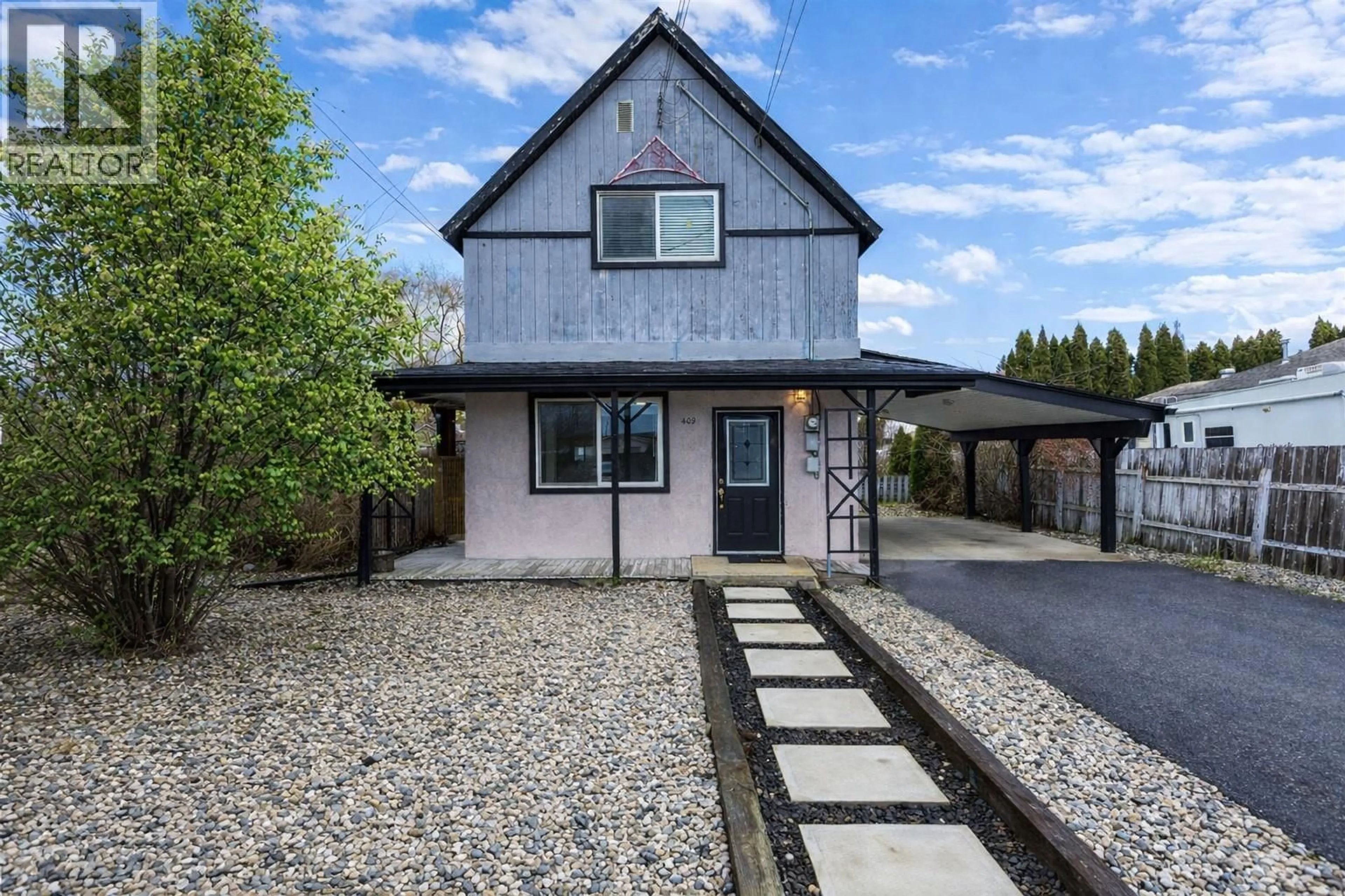 A pic from outside/outdoor area/front of a property/back of a property/a pic from drone, street for 409 BAIRD AVENUE, Enderby British Columbia V4Y4A2