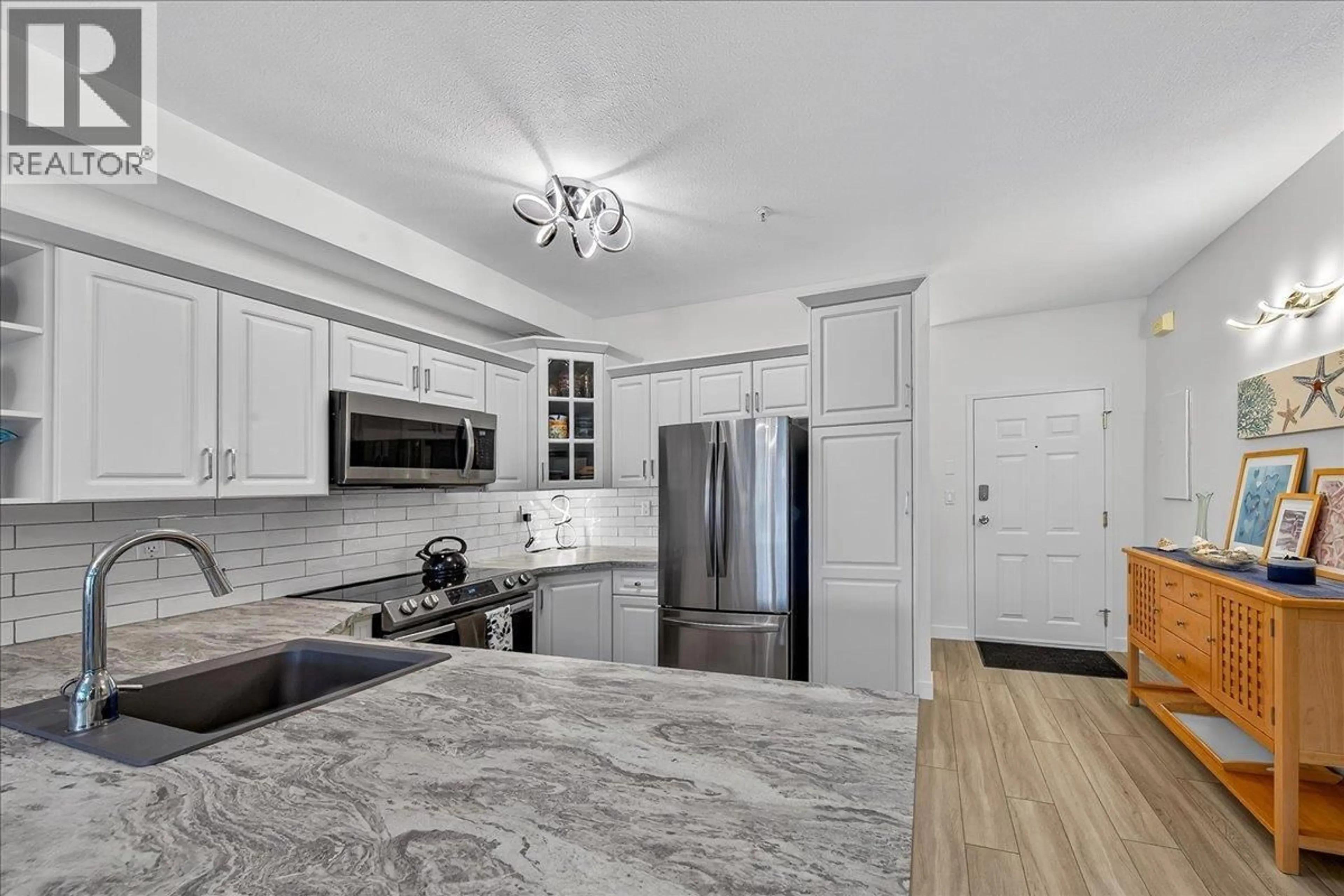 Open concept kitchen, ceramic/tile floor for 3003 - 5052 RIVERVIEW ROAD, Fairmont Hot Springs British Columbia V0B1L1
