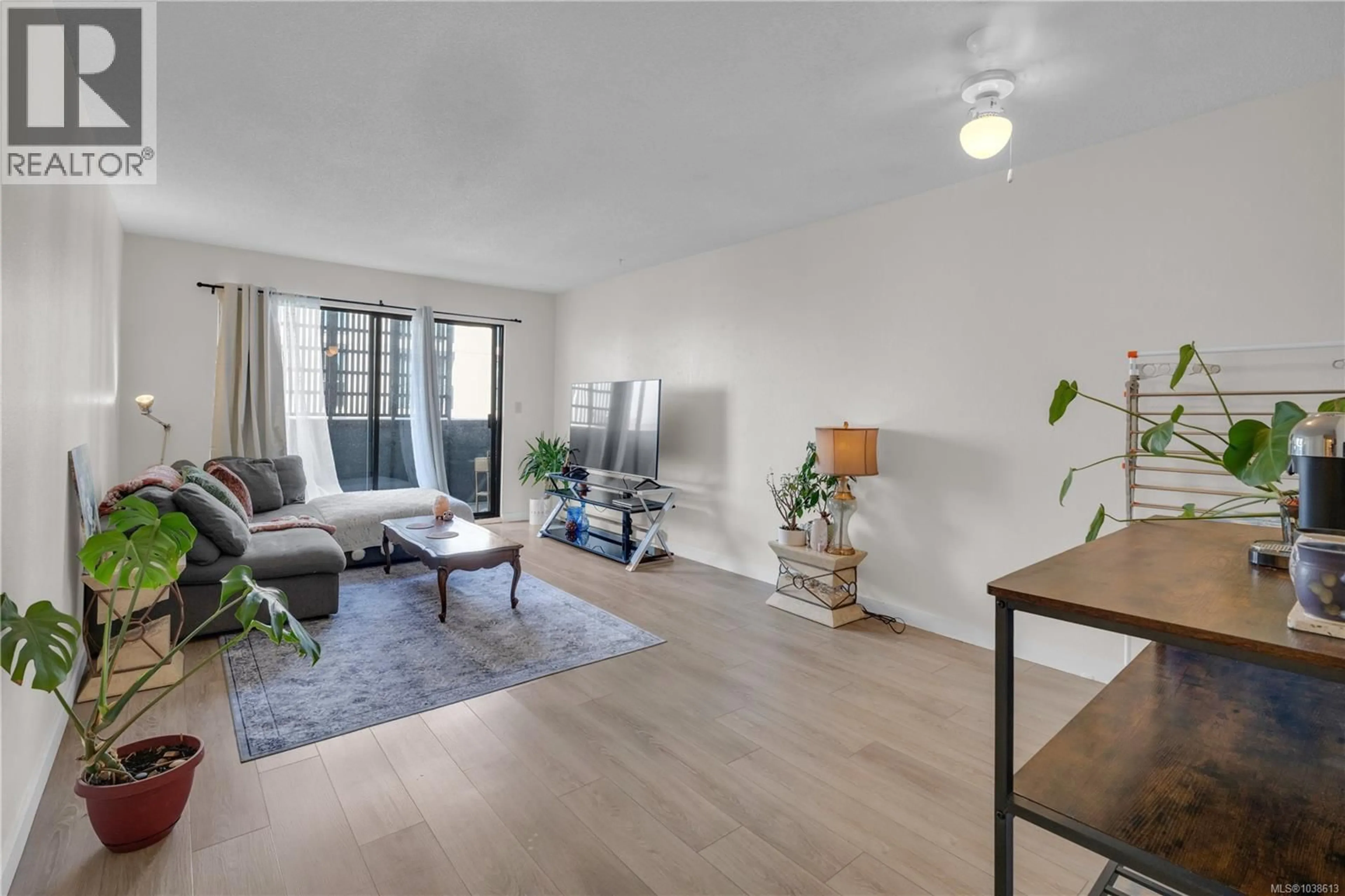 Living room with furniture, unknown for 408 - 755 HILLSIDE AVENUE, Victoria British Columbia V8T5B3