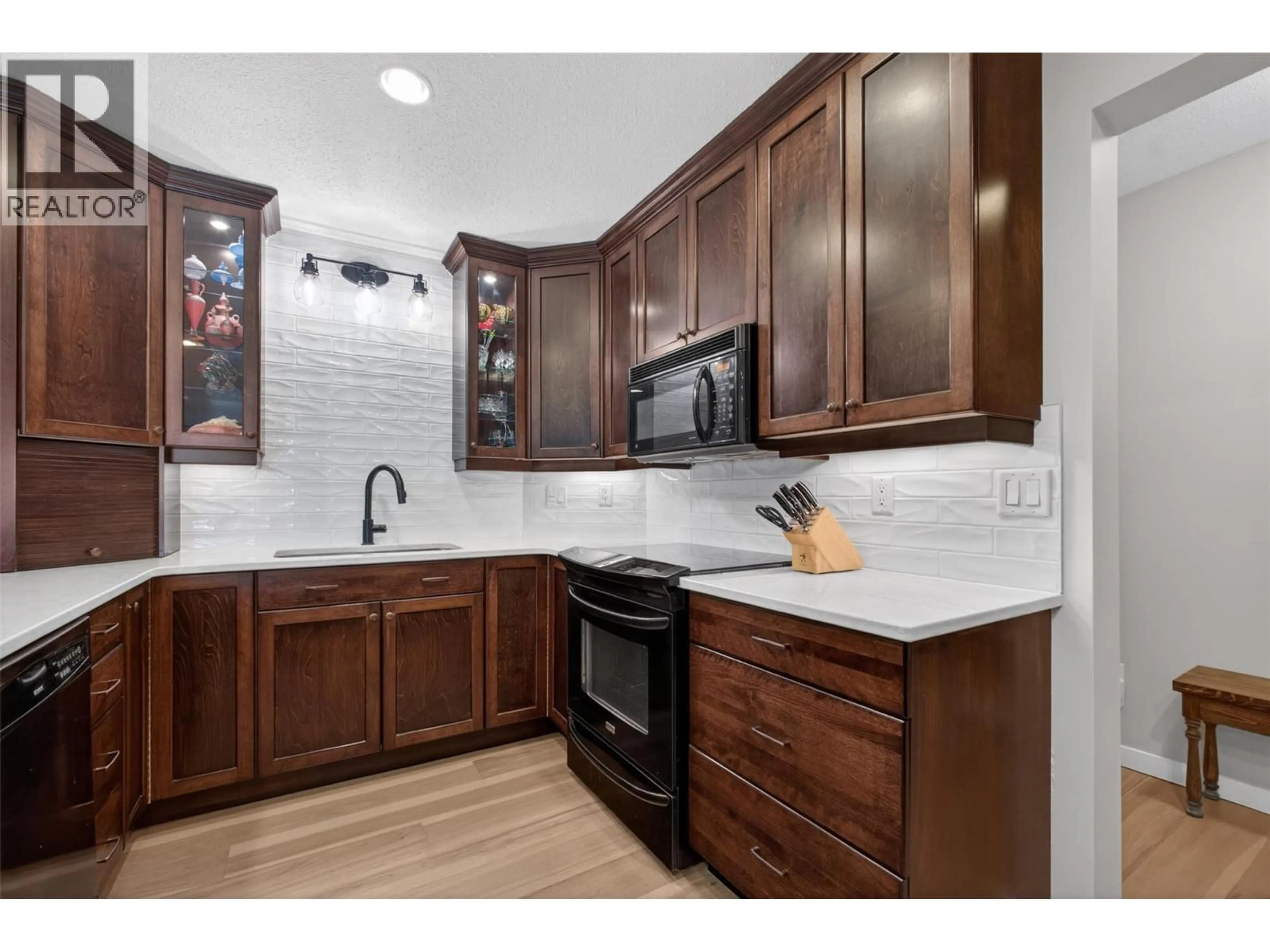 Open concept kitchen, ceramic/tile floor for 306 - 1534 LAWRENCE AVENUE, Kelowna British Columbia V1Y6M8