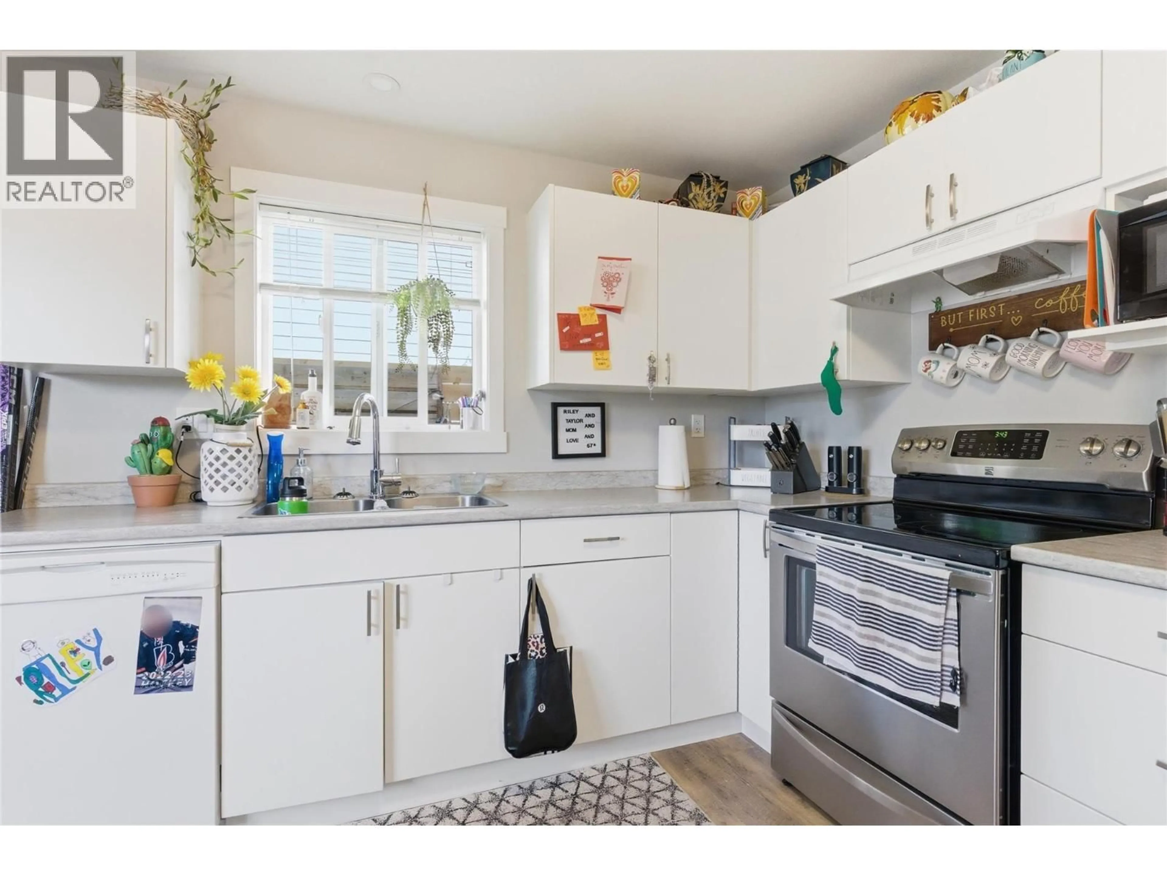 Standard kitchen, unknown for 2611 GREENFIELD AVENUE, Kamloops British Columbia V2B4P9