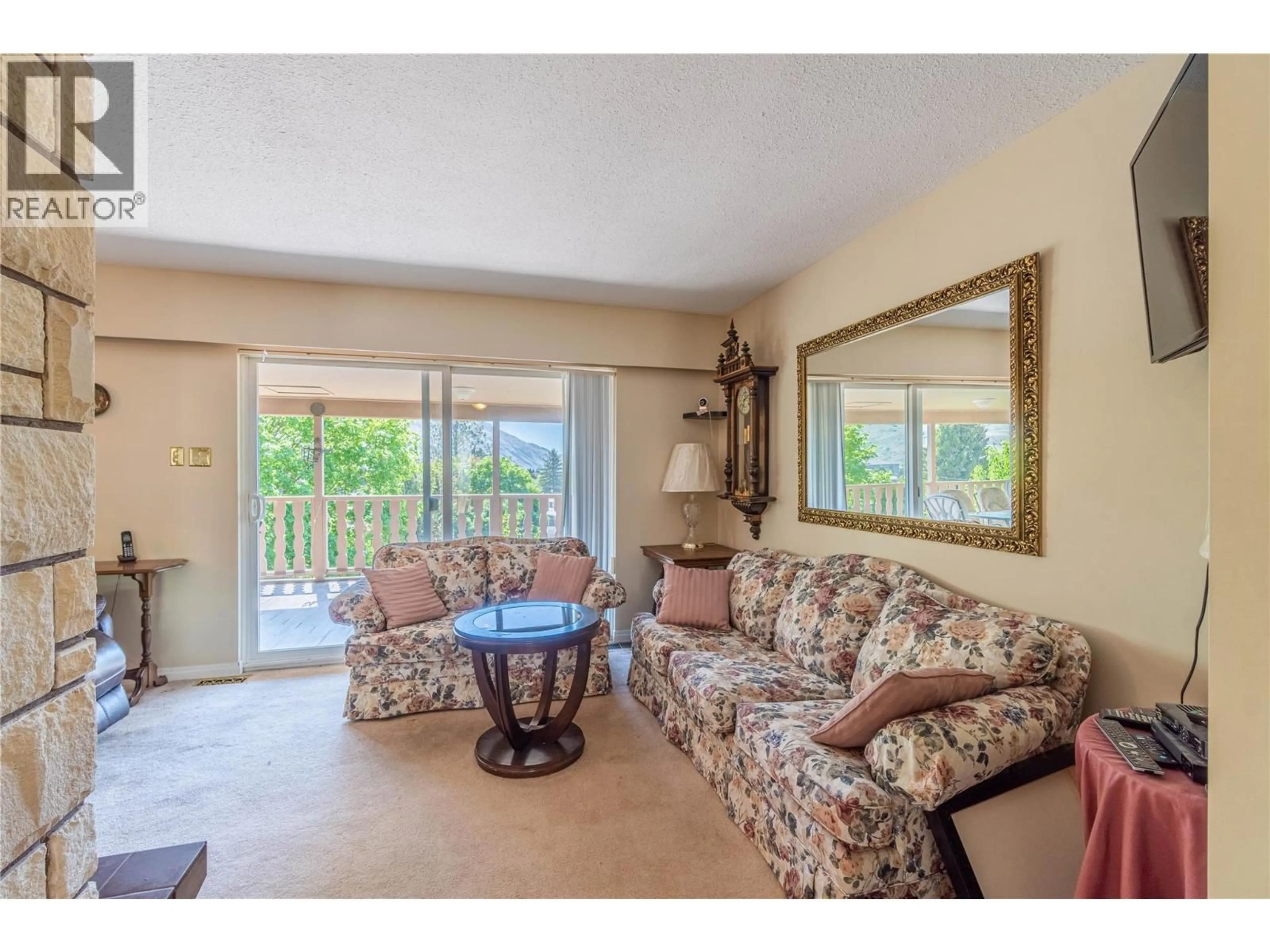 Living room with furniture, unknown for 925 SICAMORE DRIVE, Kamloops British Columbia V2B8B7