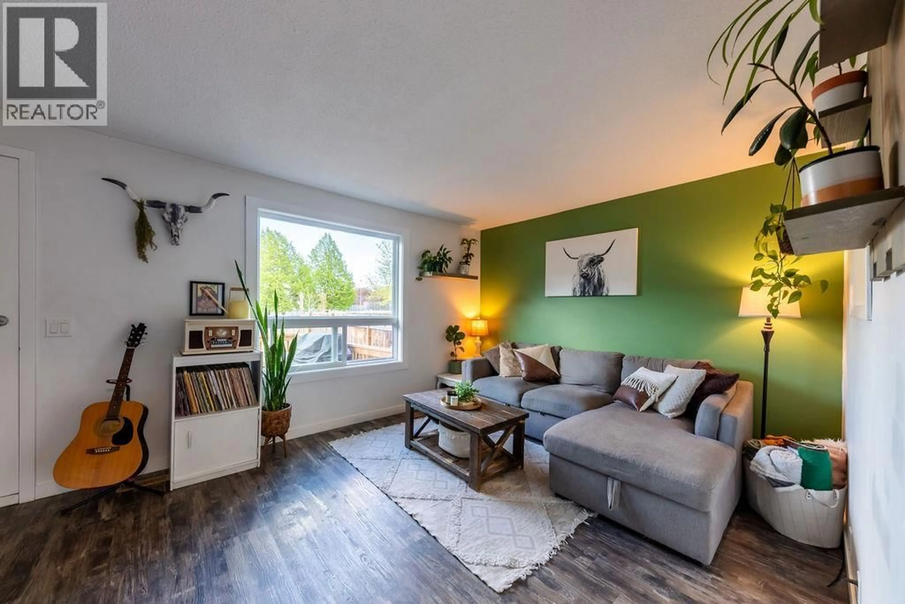 Living room with furniture, wood/laminate floor for 63 - 2576 SANDPIPER DRIVE DRIVE, Kamloops British Columbia V2B6X1