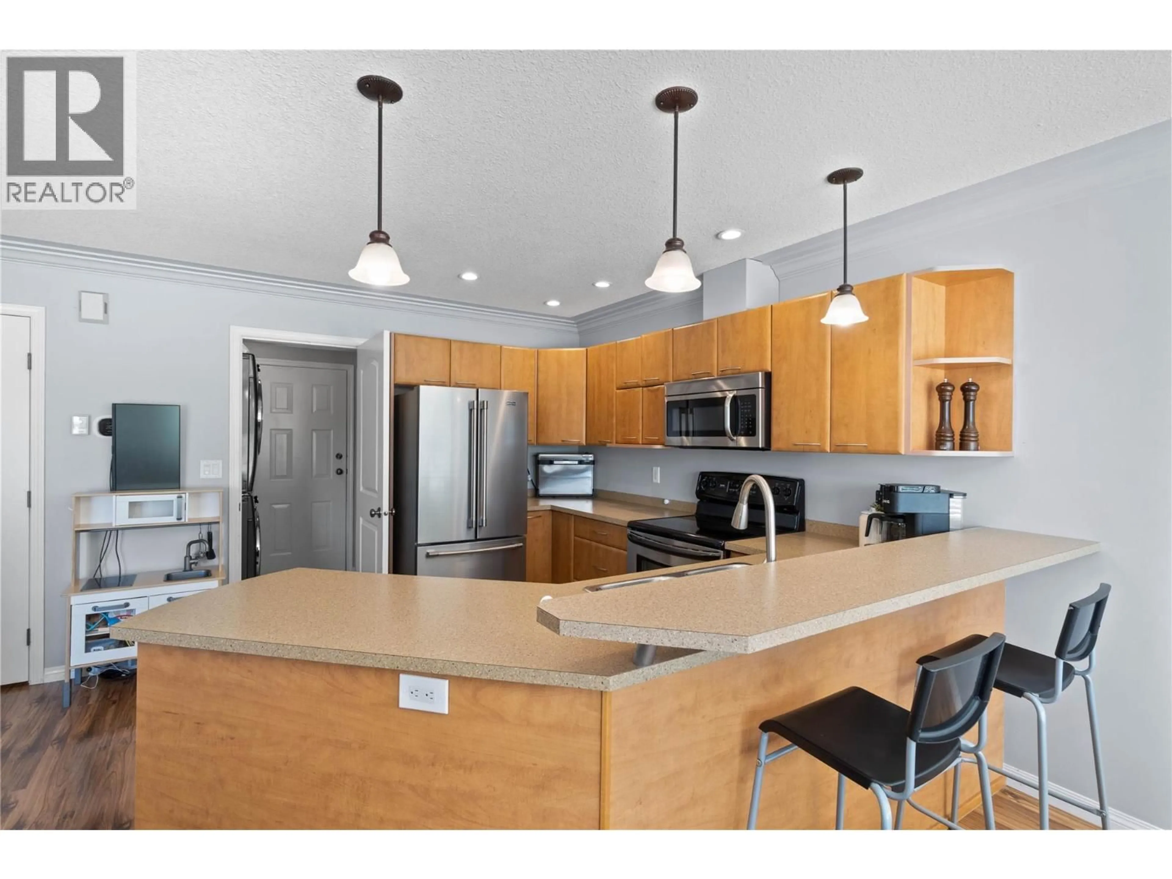 Open concept kitchen, unknown for 4 - 1945 GRASSLANDS BOULEVARD, Kamloops British Columbia V2B1V1