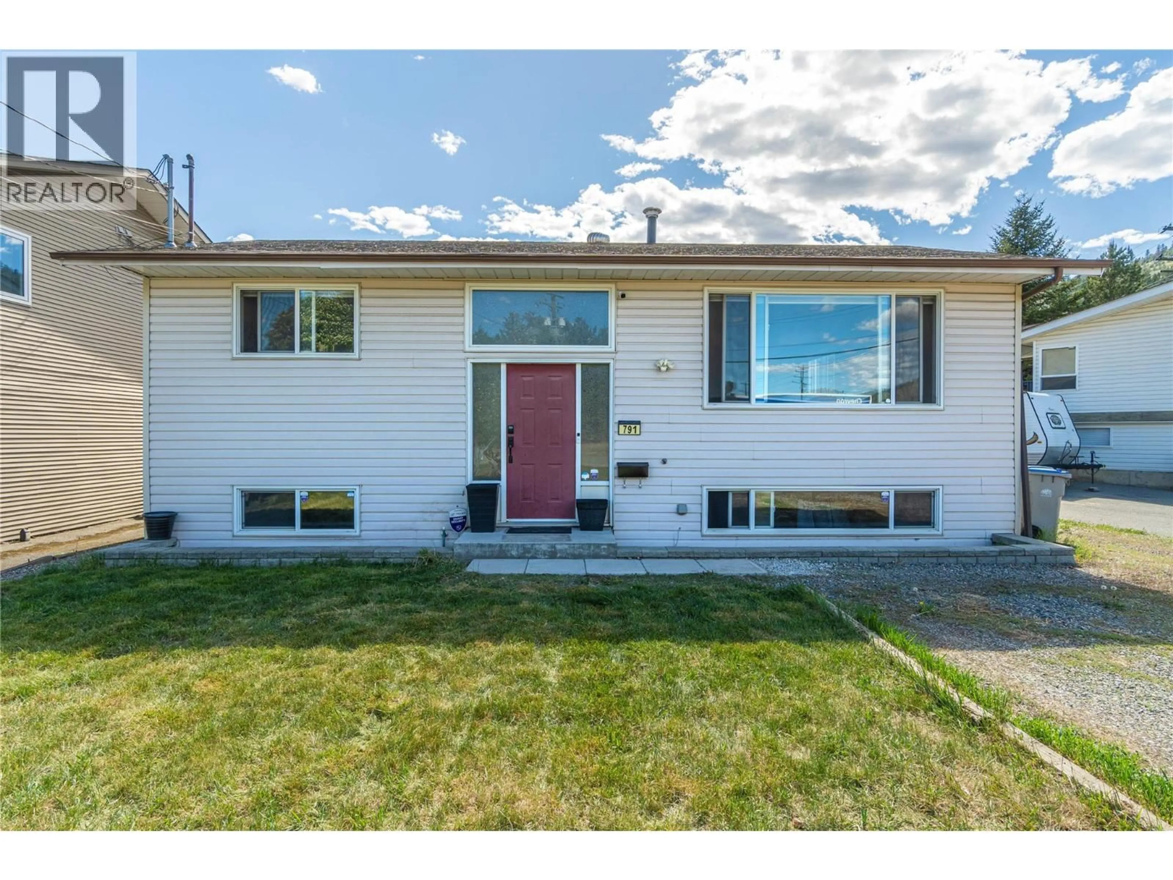 Home with vinyl exterior material, street for 791 FRANKLIN ROAD, Kamloops British Columbia V2B6G7