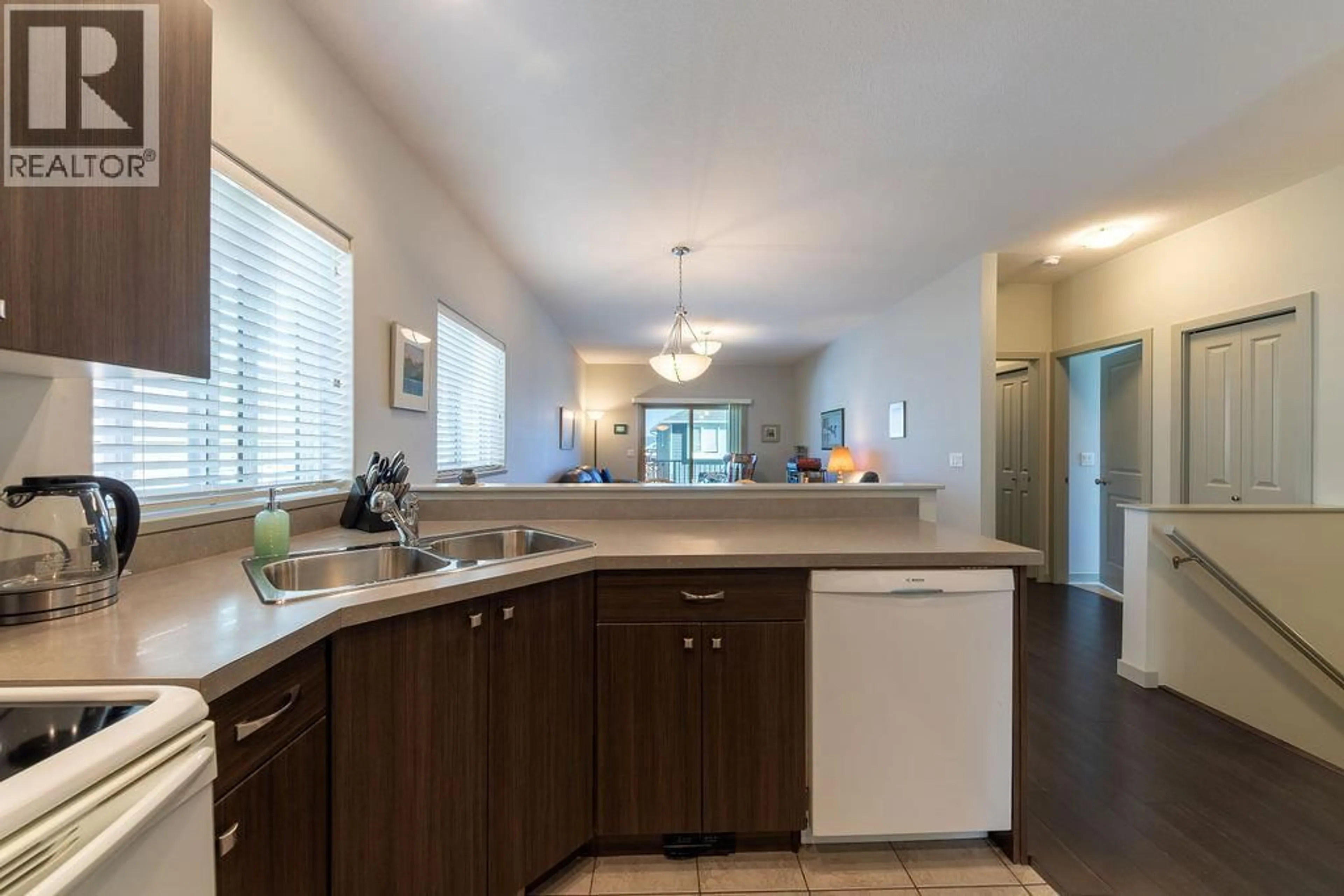 Open concept kitchen, ceramic/tile floor for 34 - 1250 ABERDEEN DRIVE, Kamloops British Columbia V1S0C1