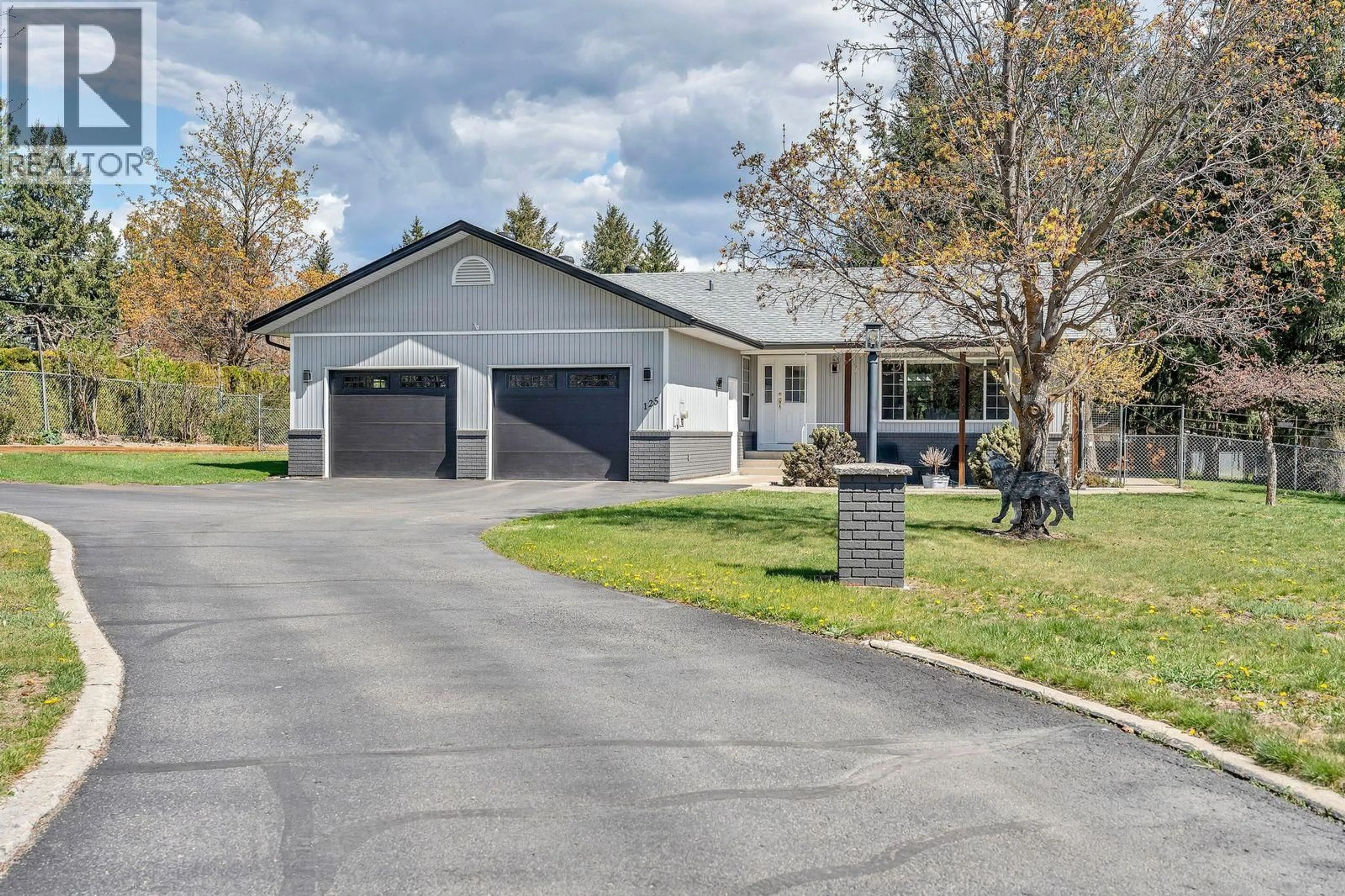 Home with vinyl exterior material, street for 125 WEST CHINA CREEK ROAD, Princeton British Columbia V0X1W0