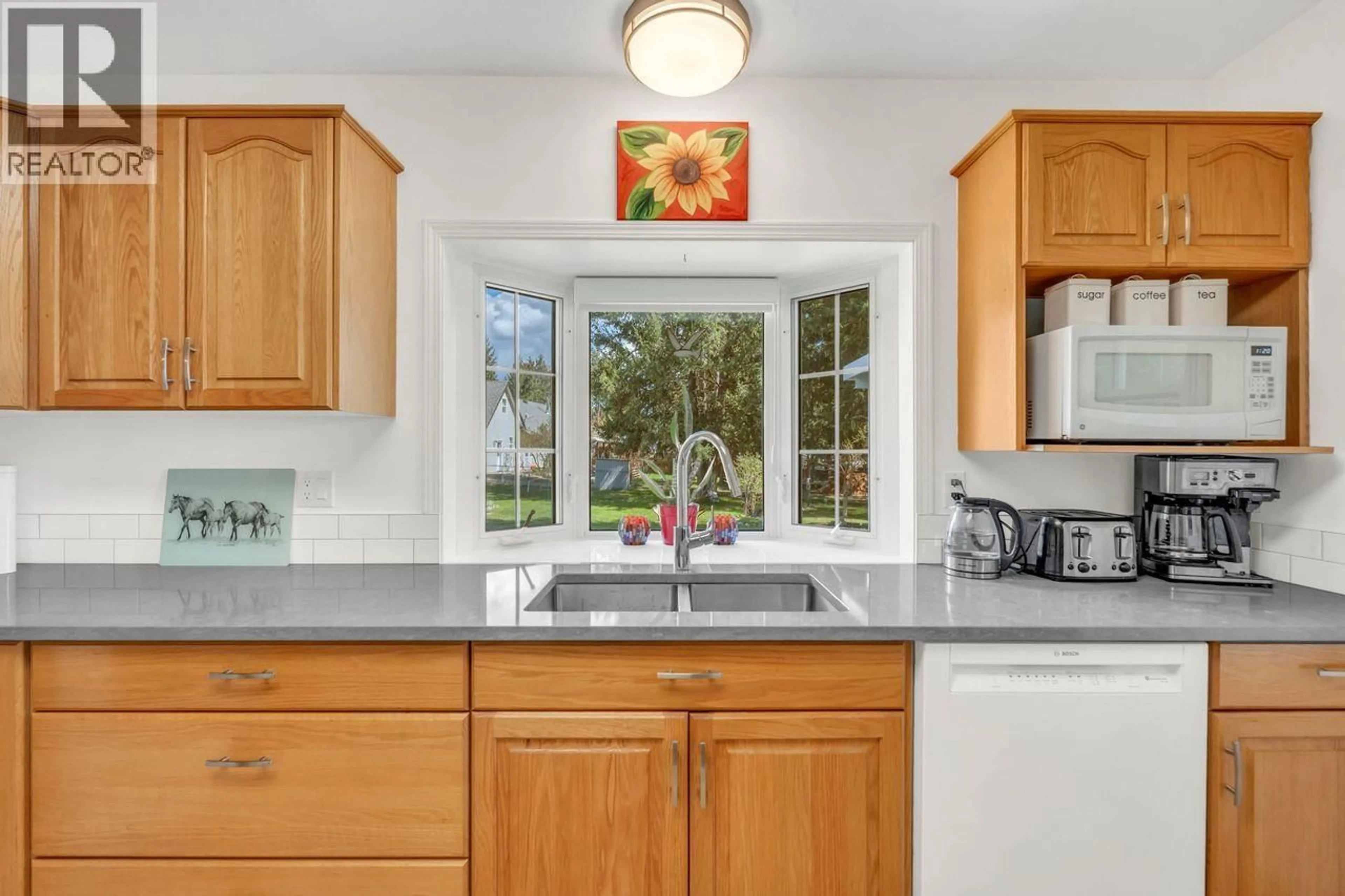 Standard kitchen, ceramic/tile floor for 125 WEST CHINA CREEK ROAD, Princeton British Columbia V0X1W0