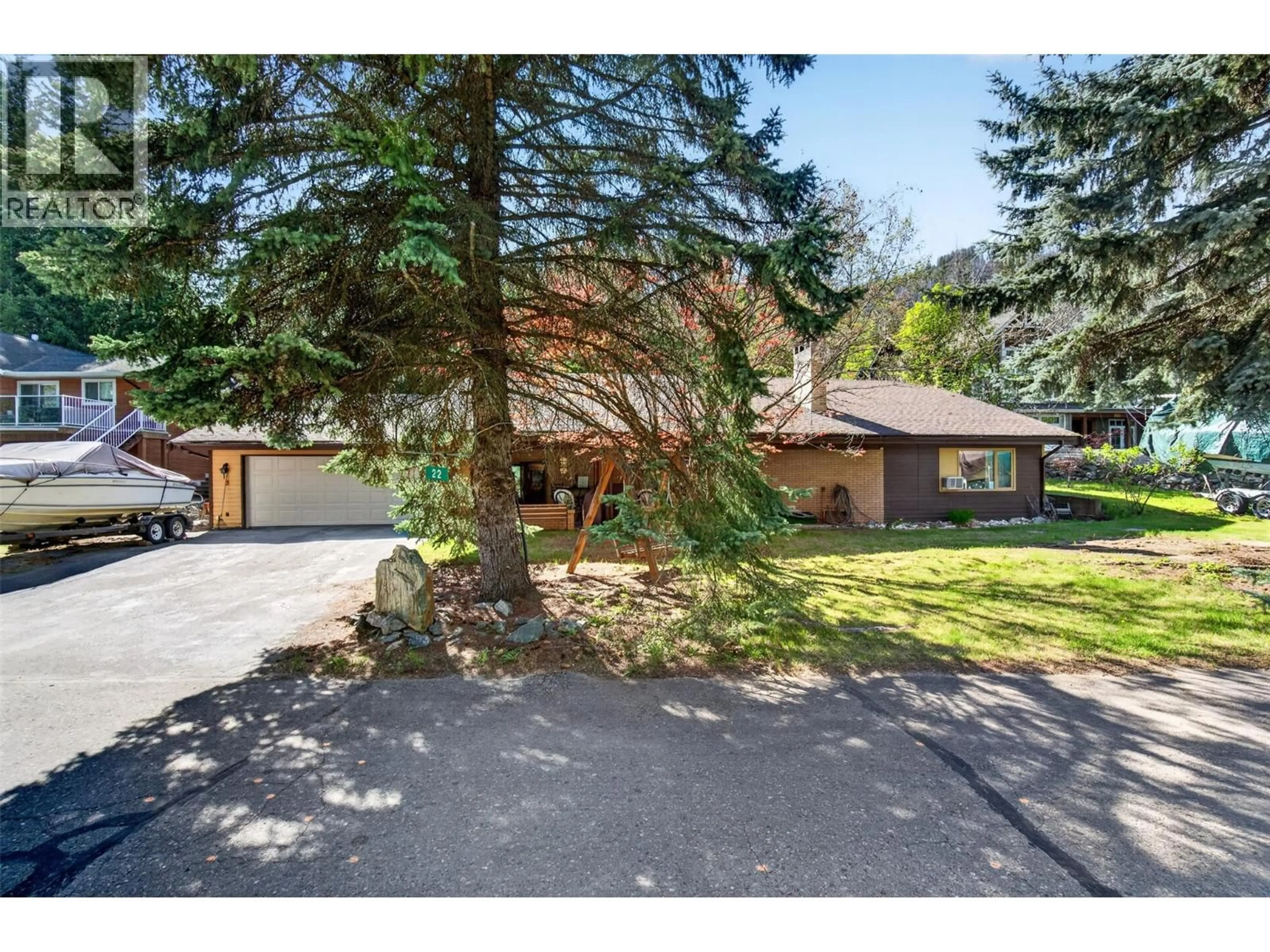 A pic from outside/outdoor area/front of a property/back of a property/a pic from drone, street for 22 - 4498 SQUILAX-ANGLEMONT ROAD, Scotch Creek British Columbia V0E1M5