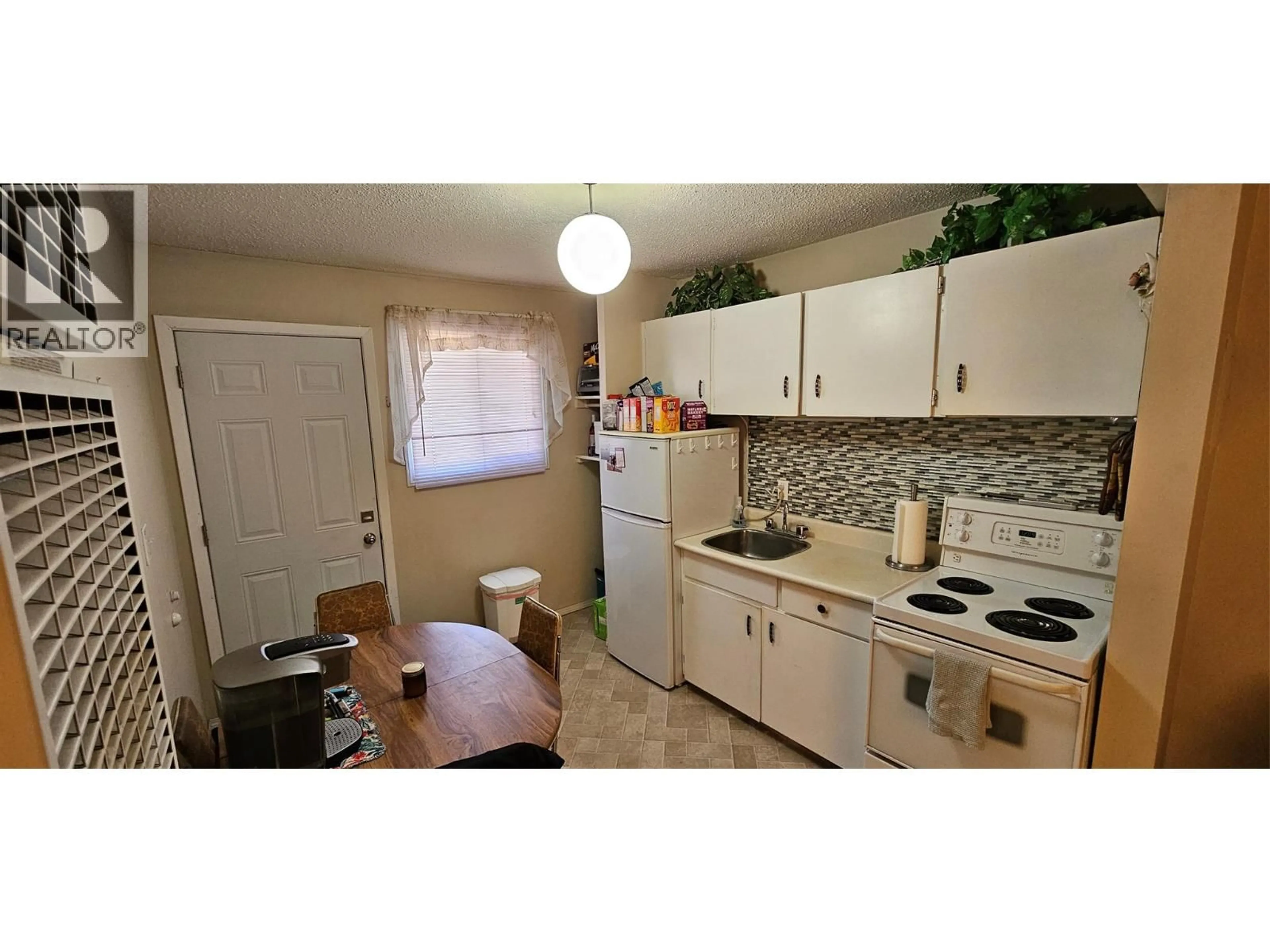 Standard kitchen, unknown for E44 - 100 RED CEDAR DRIVE, Sparwood British Columbia V0B2G0