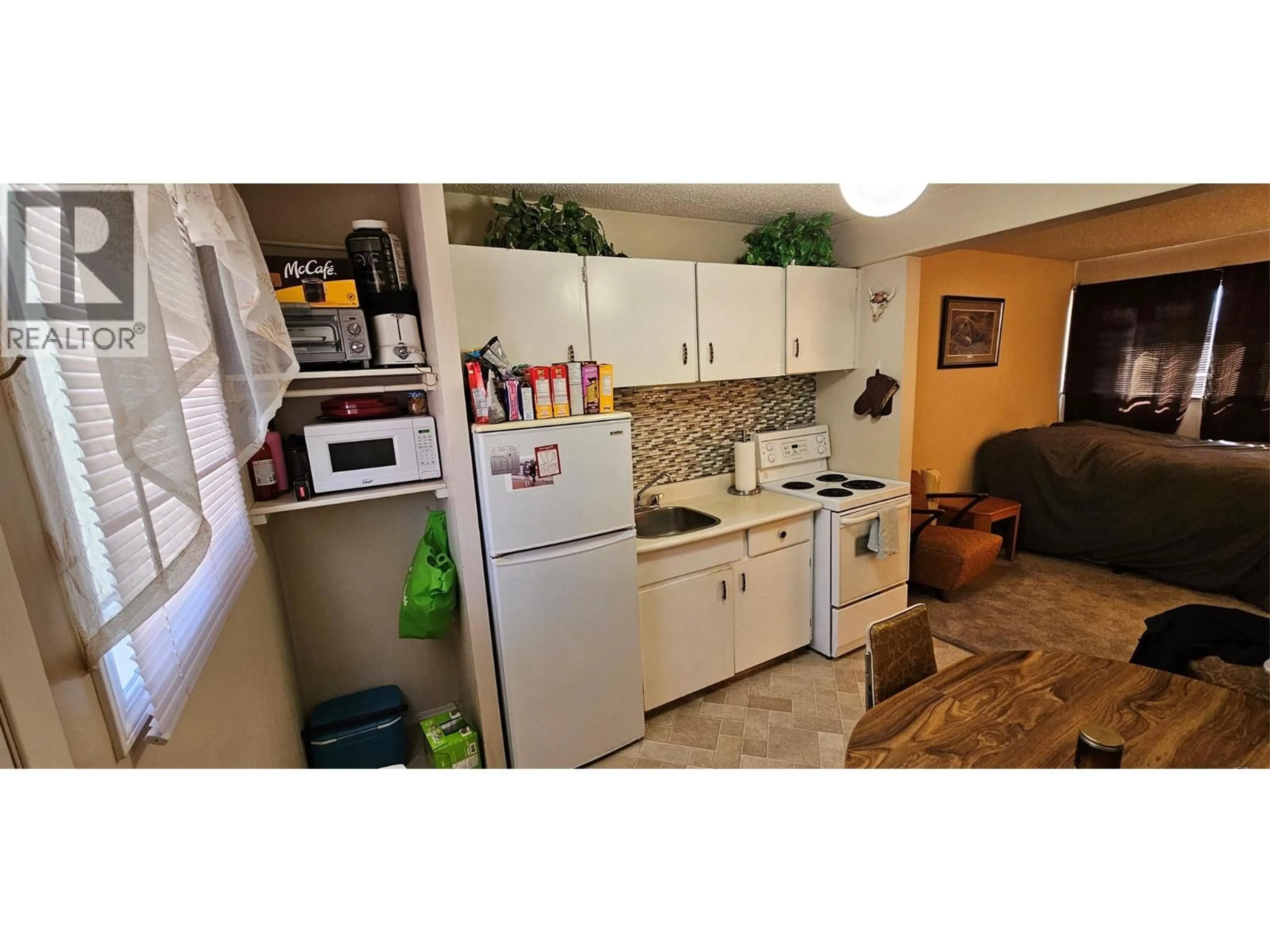 Standard kitchen, ceramic/tile floor for E44 - 100 RED CEDAR DRIVE, Sparwood British Columbia V0B2G0