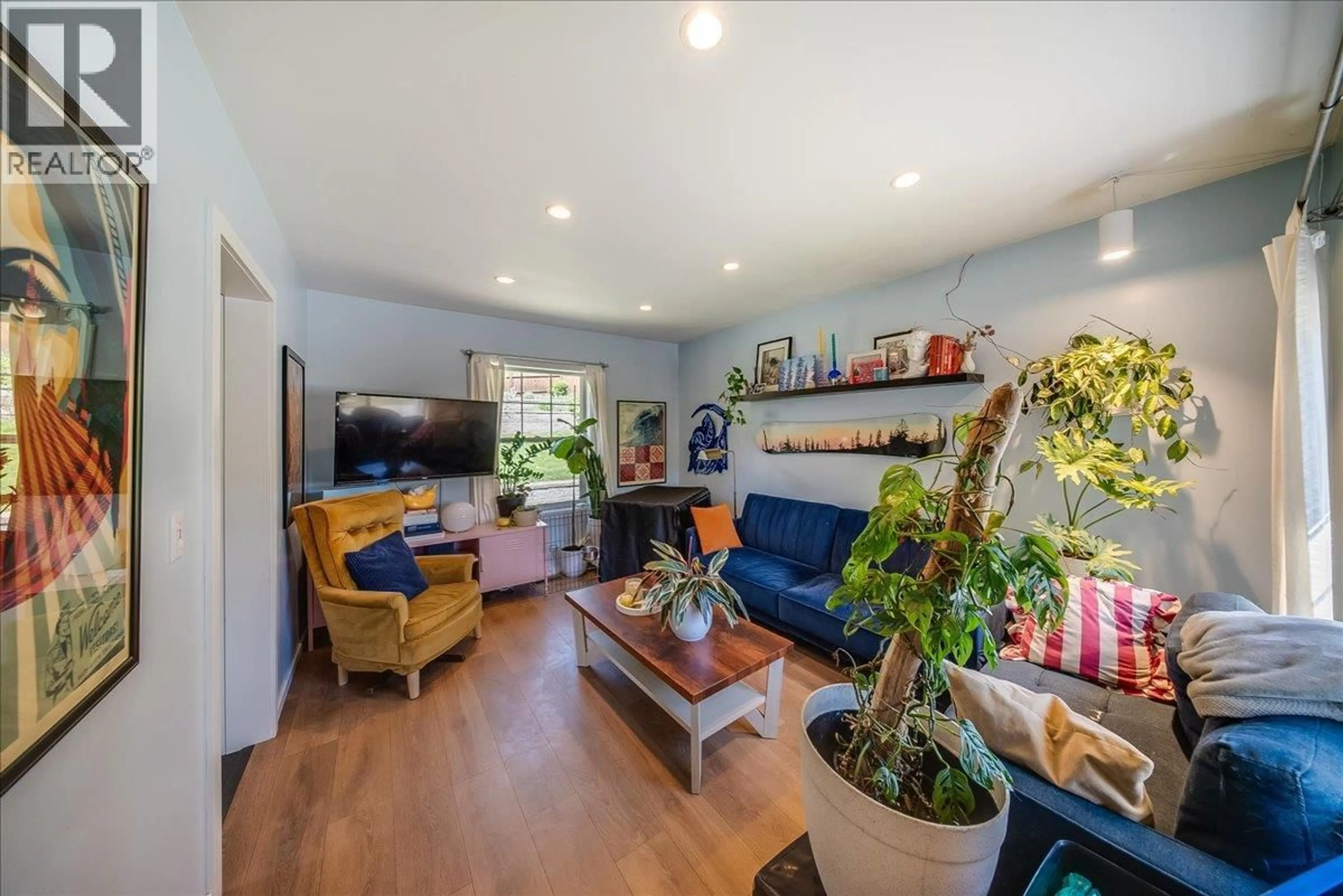 Living room with furniture, unknown for 725 SHAKESPEARE STREET, Warfield British Columbia V1R2B3