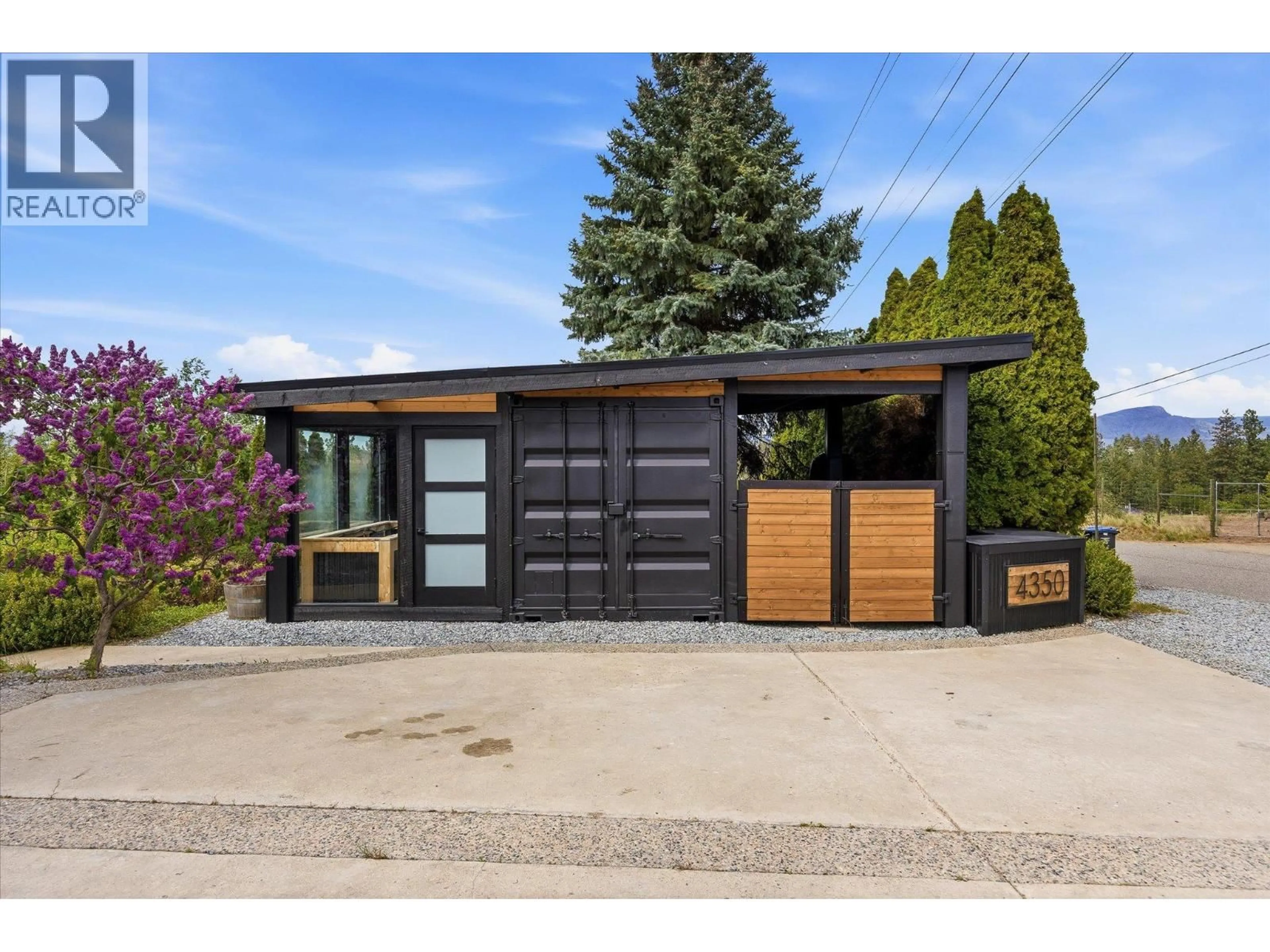 Indoor garage for 4350 BEDFORD LANE, Kelowna British Columbia V1W3C5