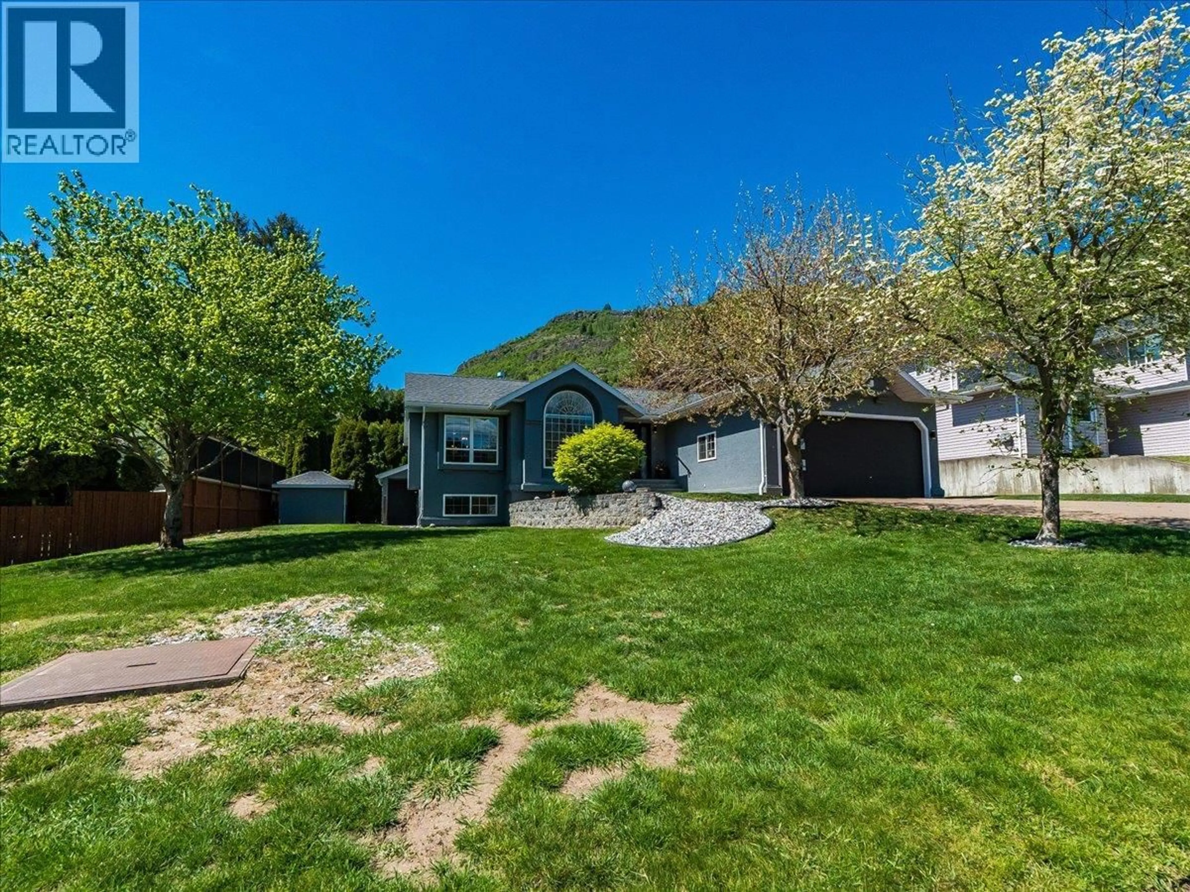 A pic from outside/outdoor area/front of a property/back of a property/a pic from drone, mountain view for 900 7TH STREET, Montrose British Columbia V0G1P0