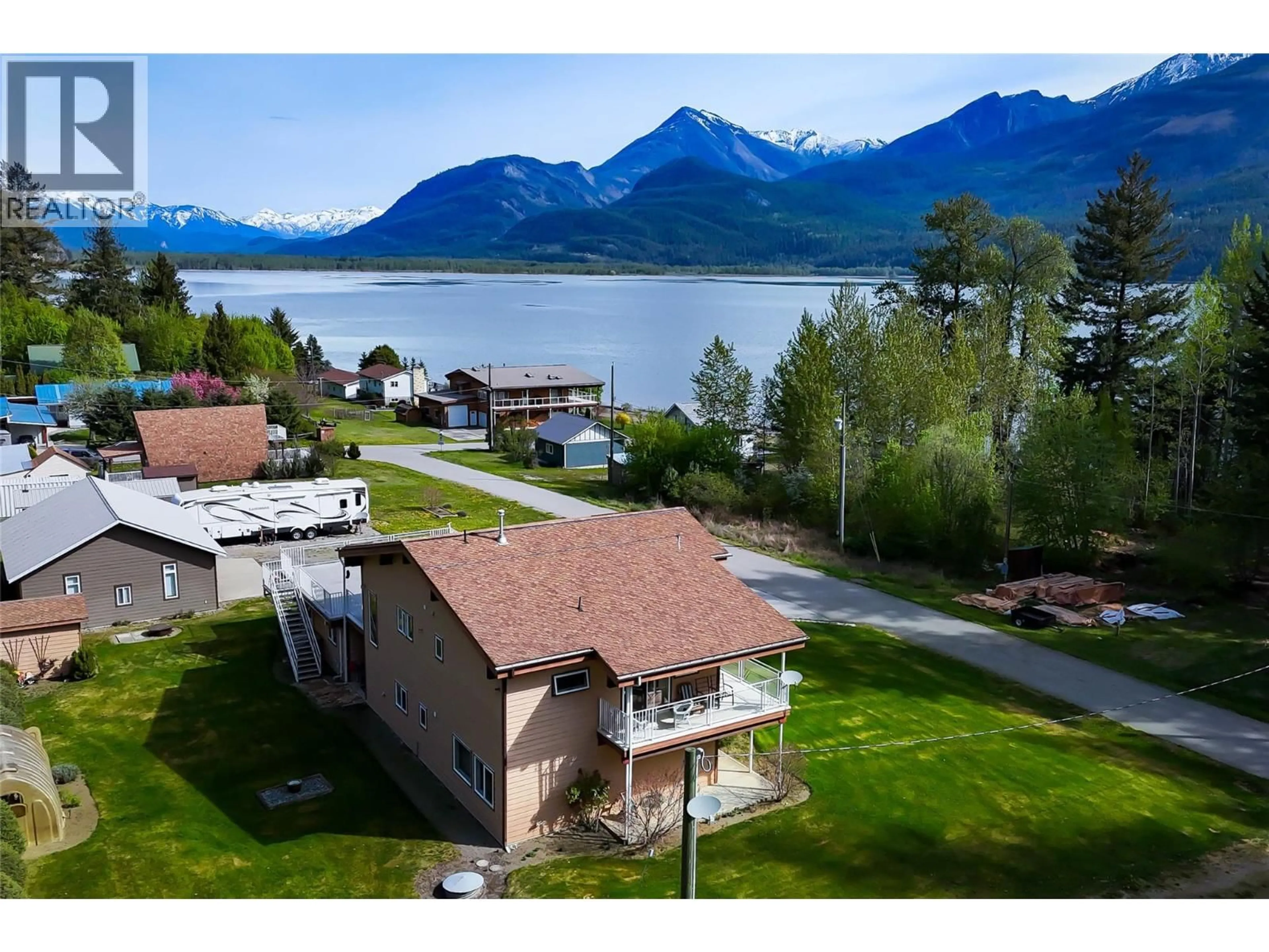 A pic from outside/outdoor area/front of a property/back of a property/a pic from drone, water/lake/river/ocean view for 309 KOOTENAY STREET, Lardeau British Columbia V0G1M0