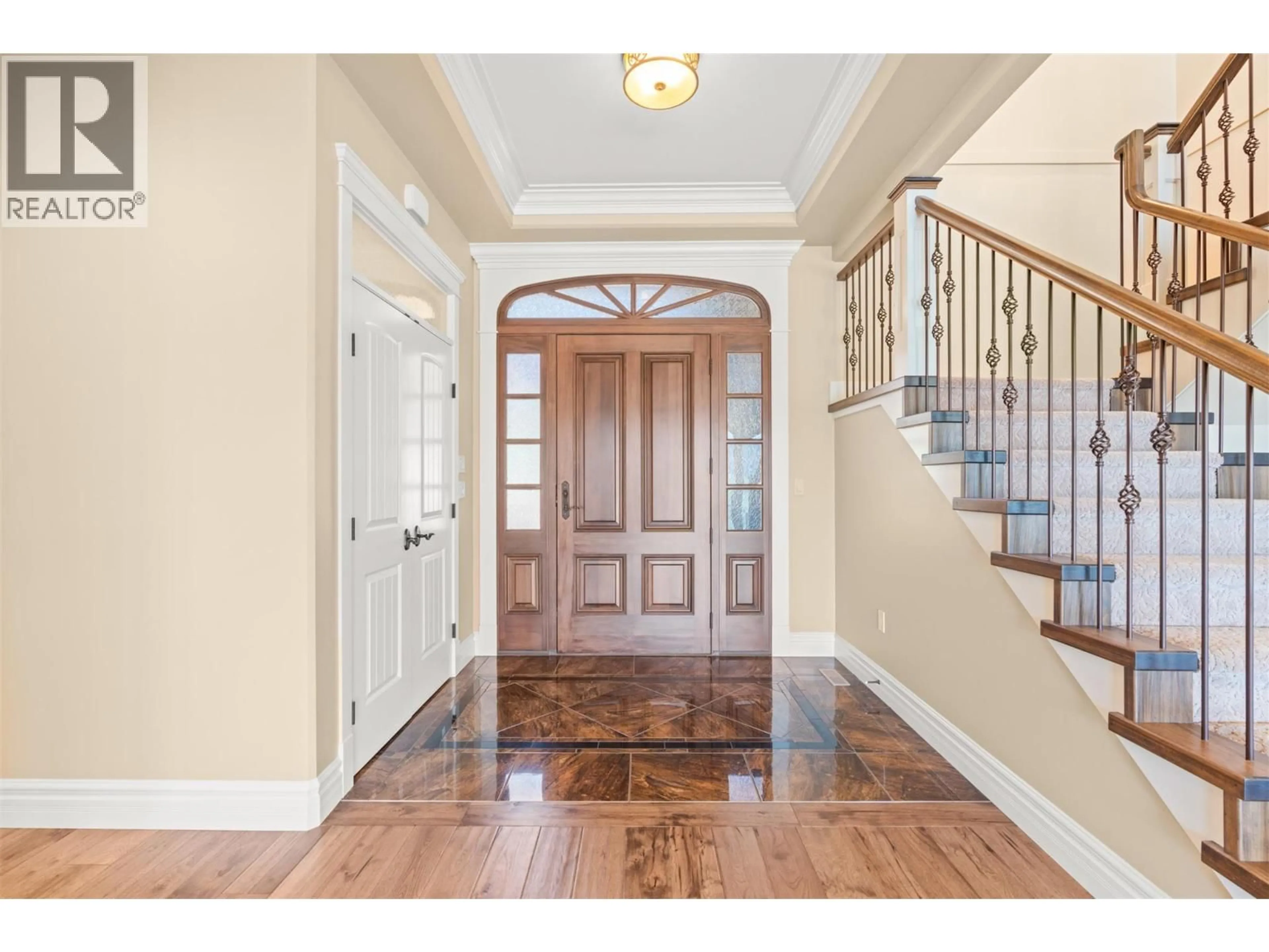 Indoor entryway for 108 VINEYARD WAY, Vernon British Columbia V1H1Z7