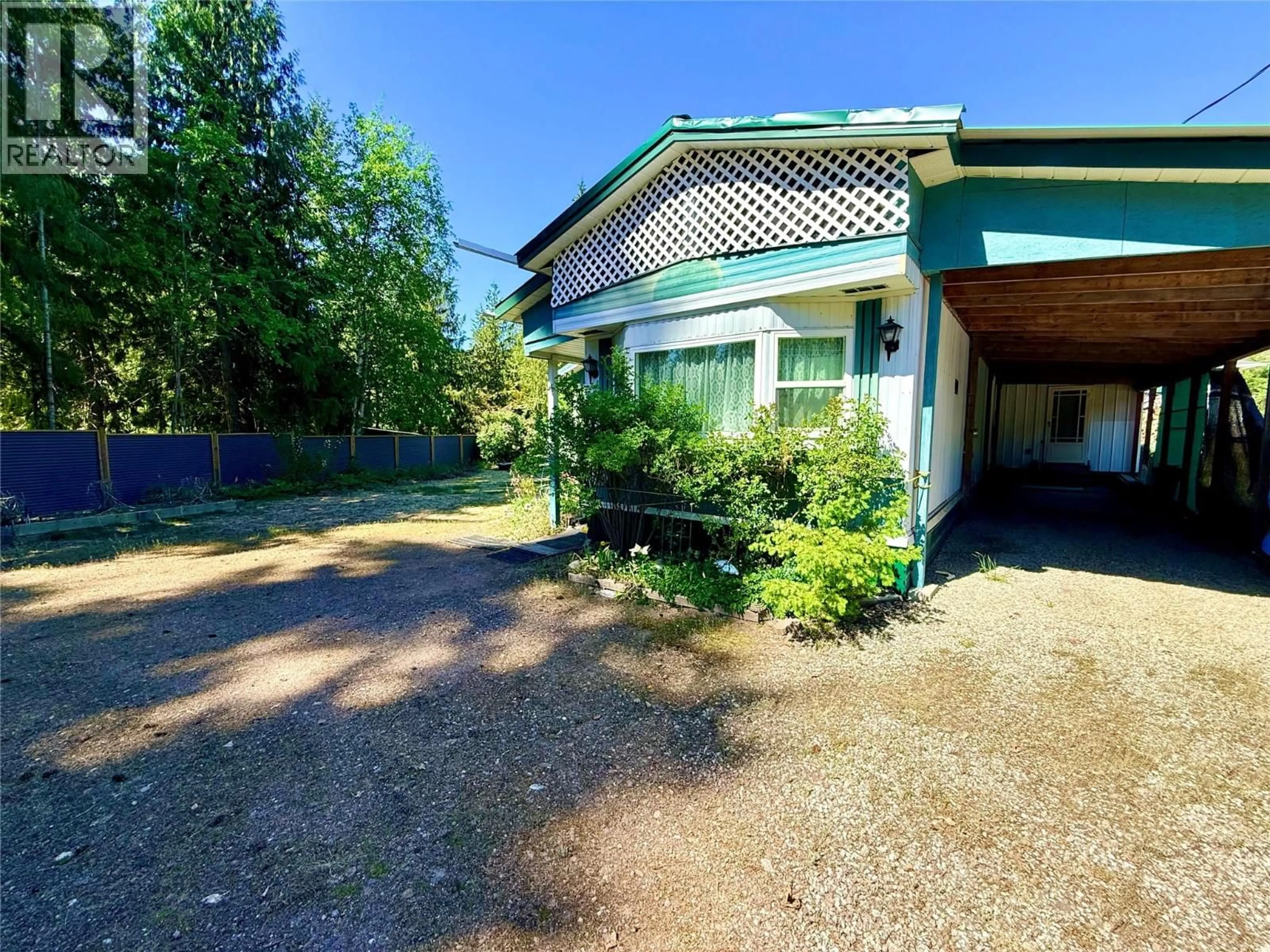 A pic from outside/outdoor area/front of a property/back of a property/a pic from drone, unknown for 627 SWANSON PLACE, Swansea Point British Columbia V0E2K2
