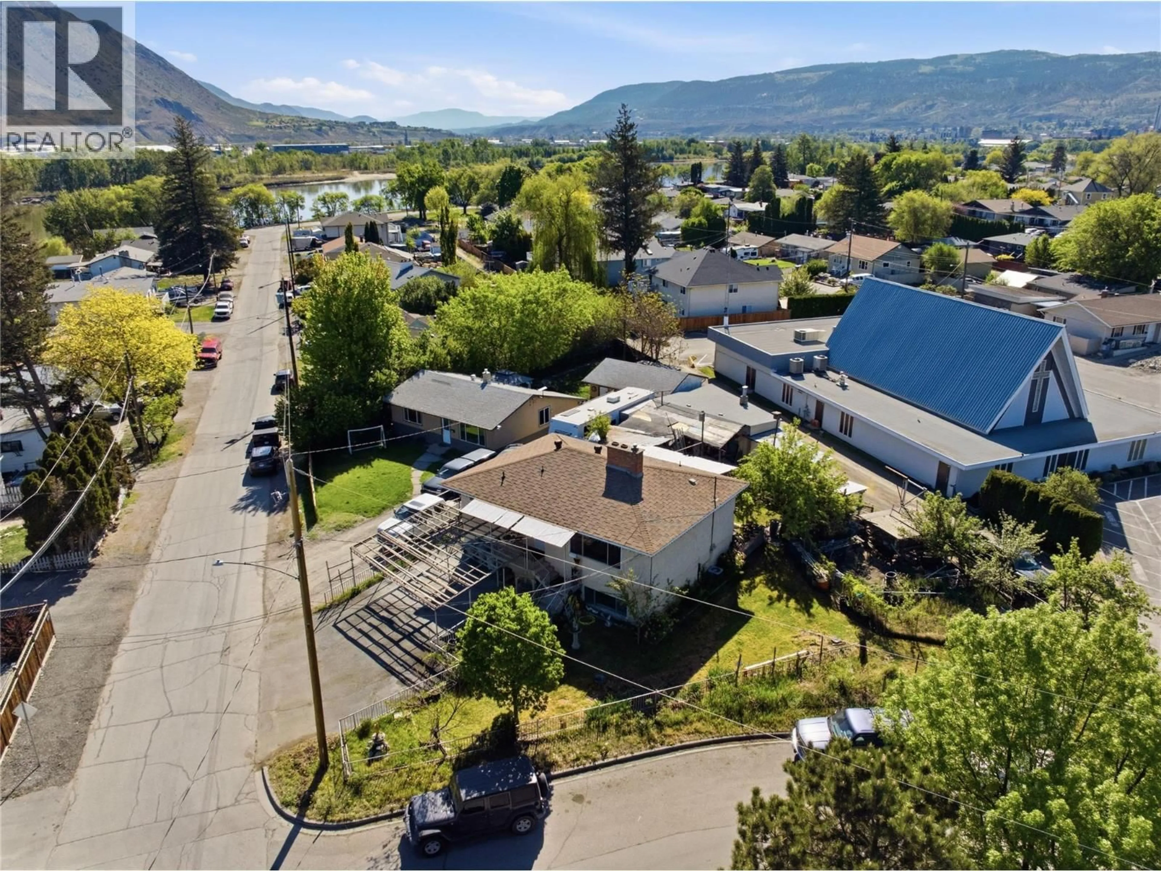 A pic from outside/outdoor area/front of a property/back of a property/a pic from drone, mountain view for 236 SPRUCE AVENUE, Kamloops British Columbia V2B1J1
