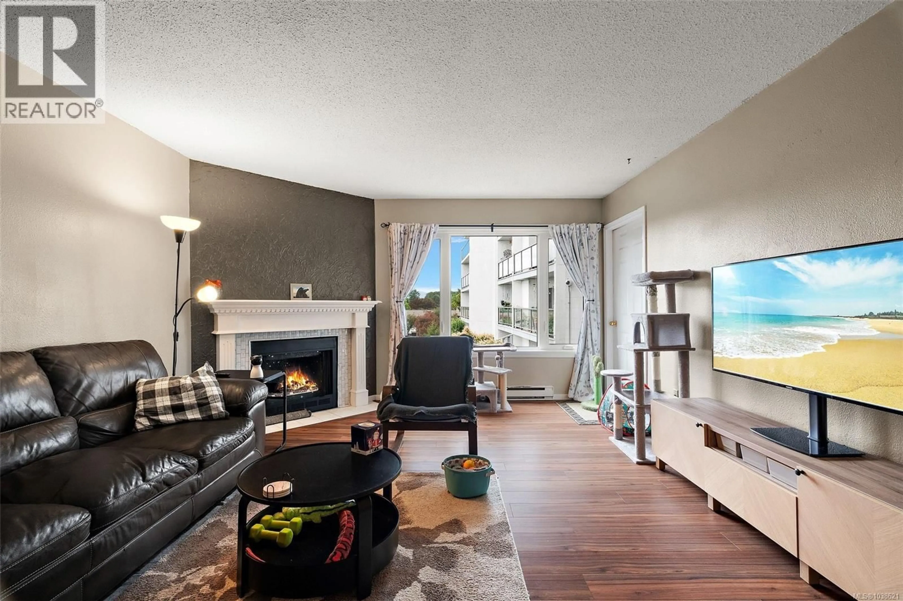 Living room with furniture, unknown for 211 - 290 REGINA AVENUE, Saanich British Columbia V8Z6S6
