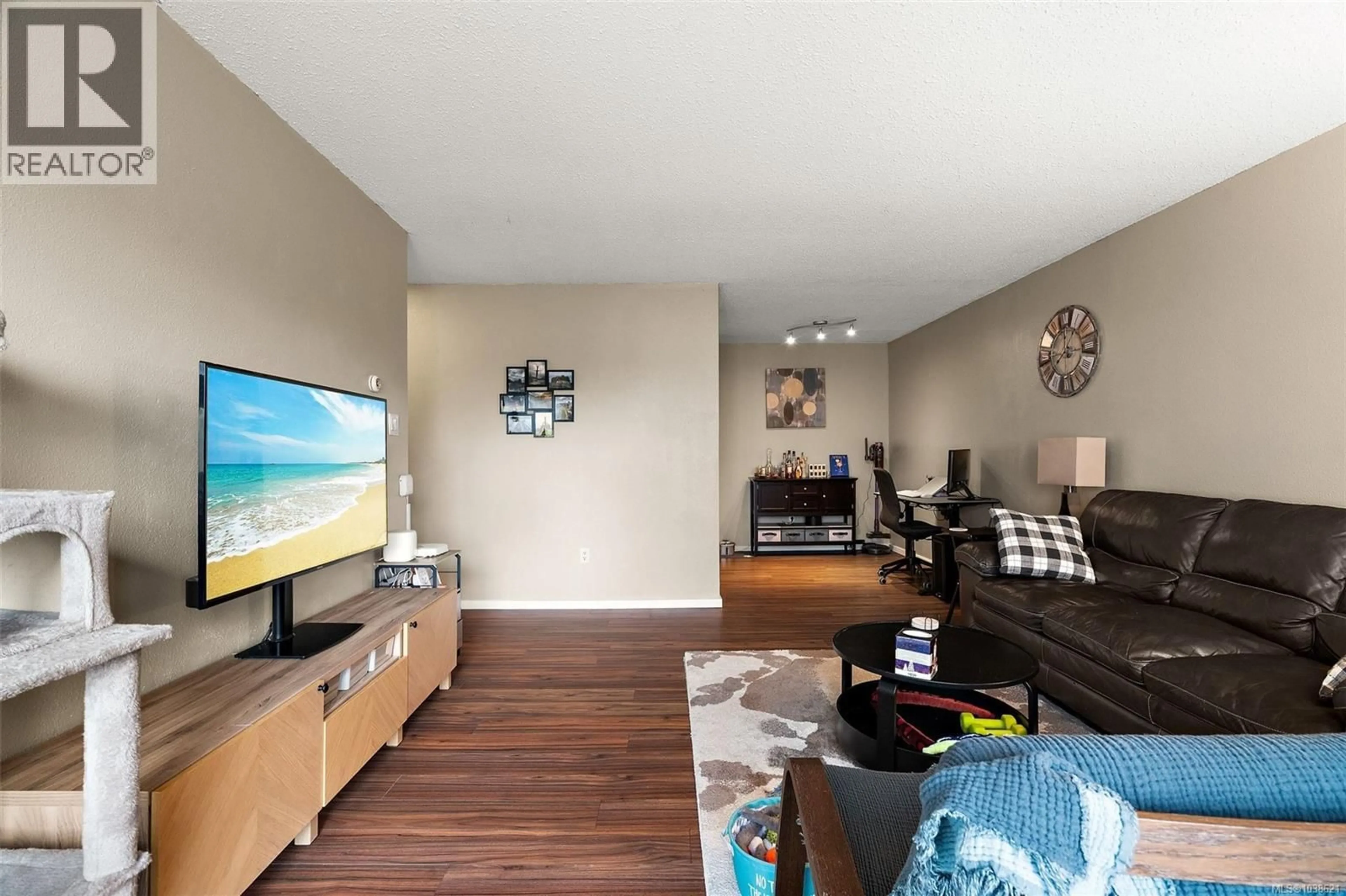 Living room with furniture, wood/laminate floor for 211 - 290 REGINA AVENUE, Saanich British Columbia V8Z6S6
