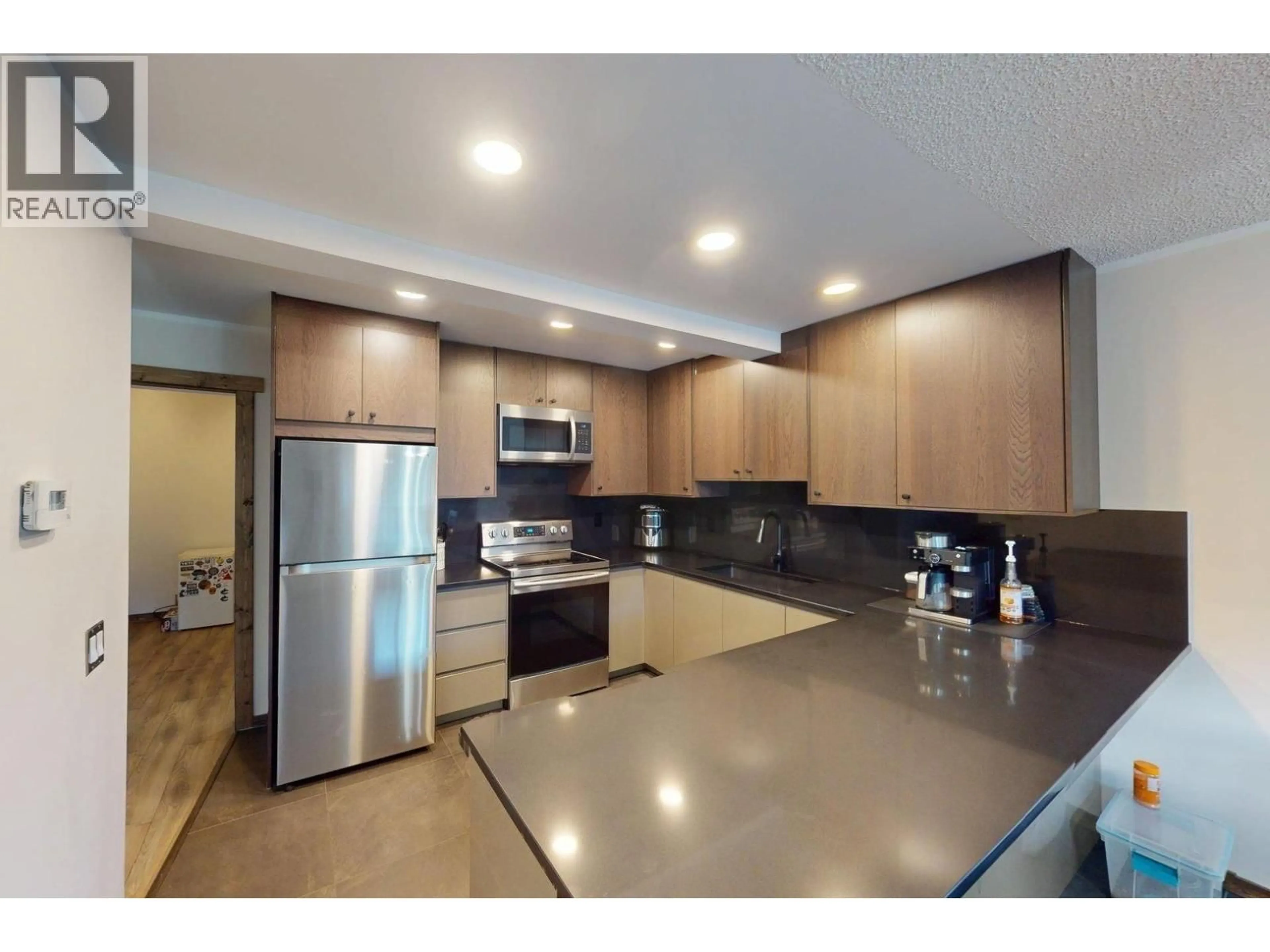Open concept kitchen, unknown for 28 CASSIAR DRIVE, Elkford British Columbia V0B1H0