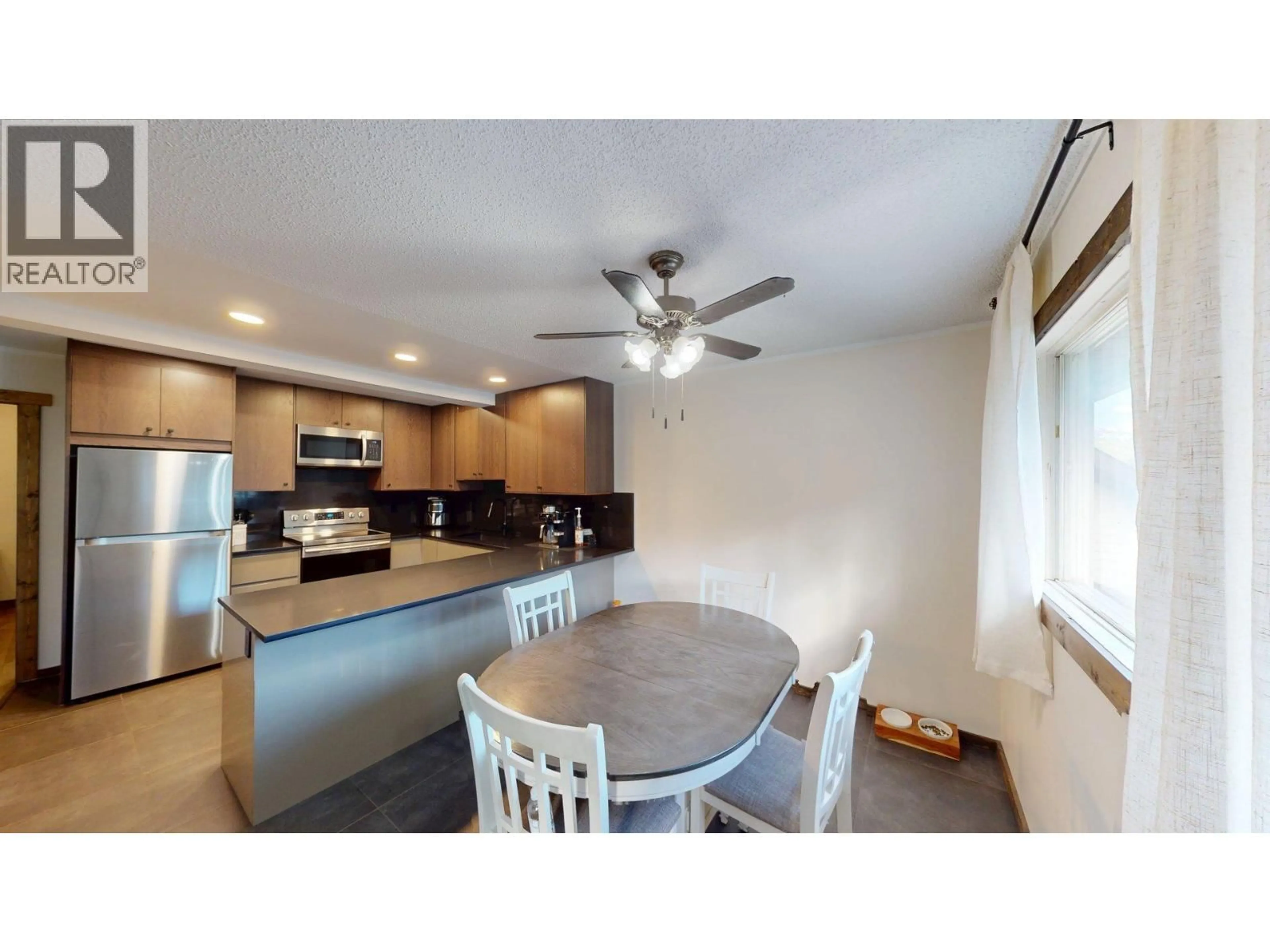 Open concept kitchen, unknown for 28 CASSIAR DRIVE, Elkford British Columbia V0B1H0