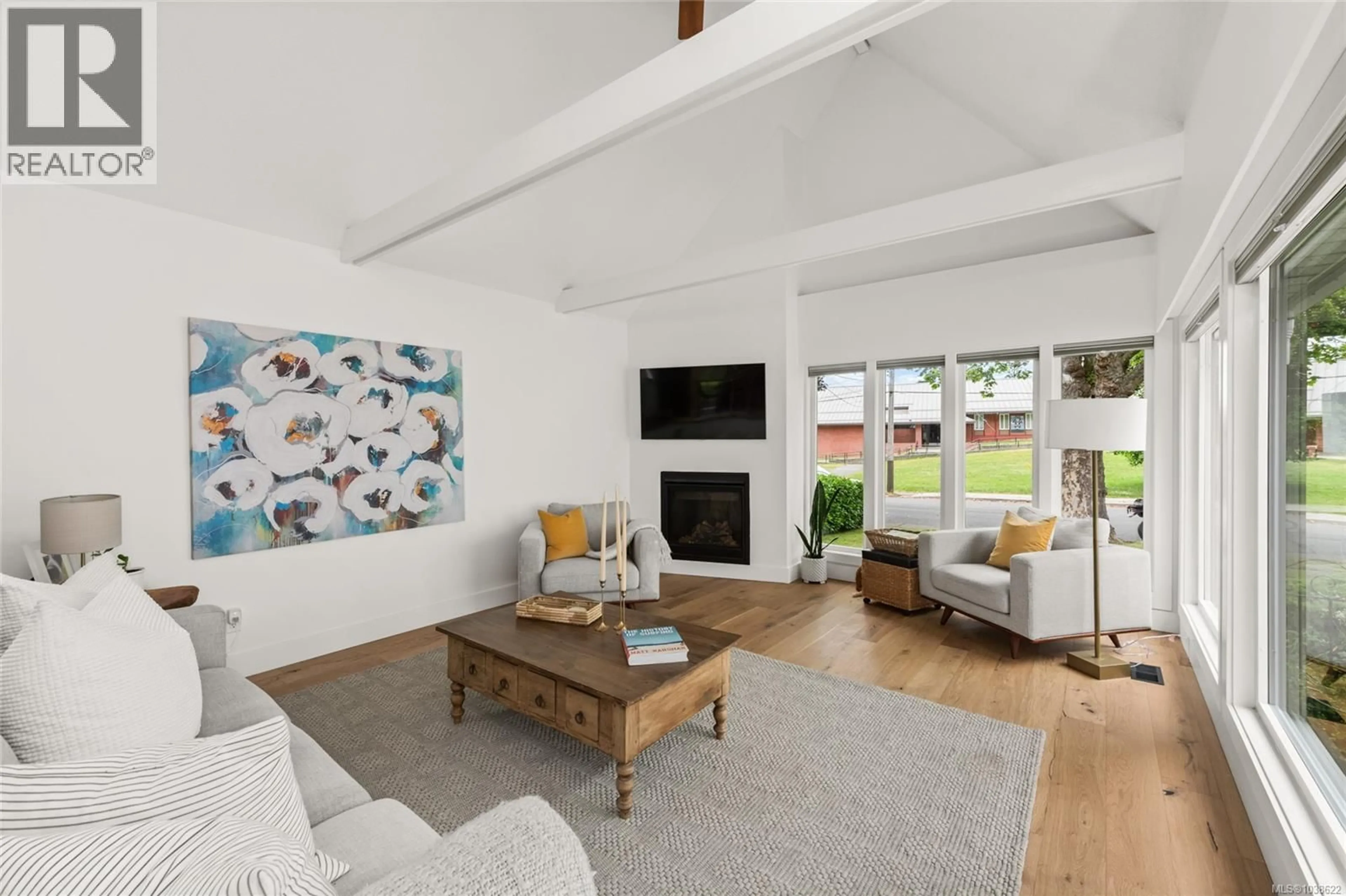 Living room with furniture, unknown for 1231 HIGHROCK AVENUE, Esquimalt British Columbia V9A4V8