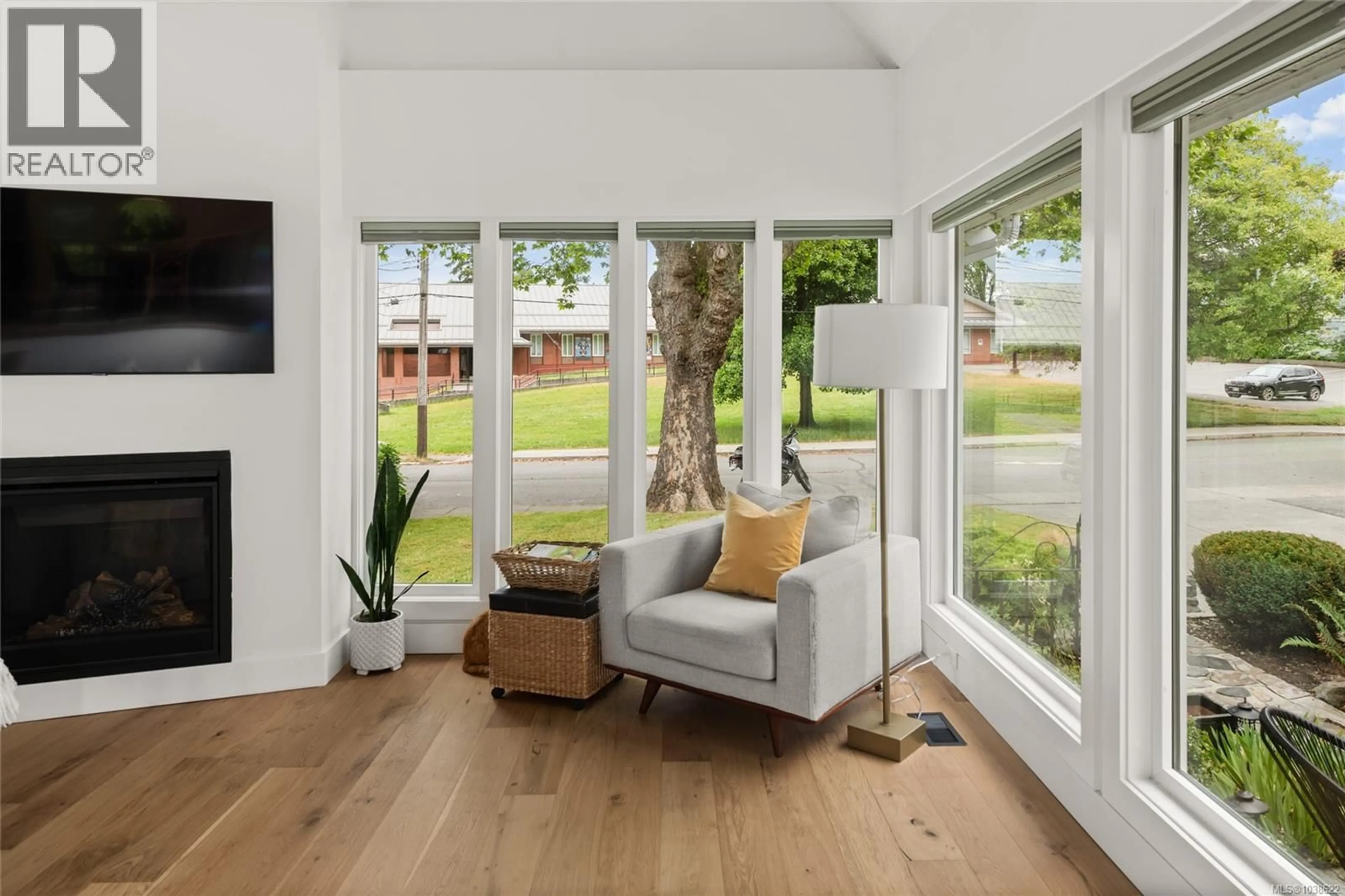Indoor entryway for 1231 HIGHROCK AVENUE, Esquimalt British Columbia V9A4V8