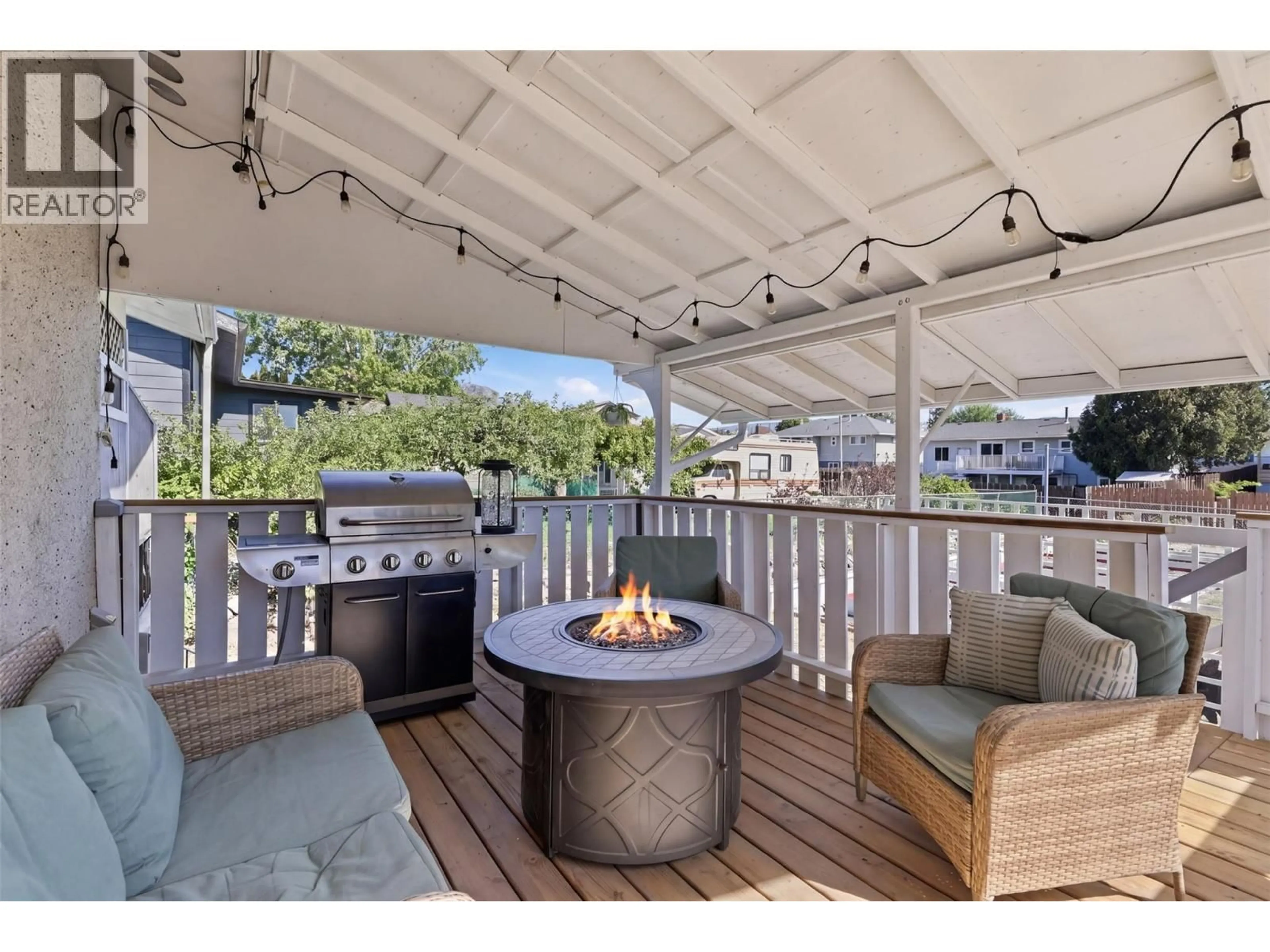 Patio, water/lake/river/ocean view for 881 PEMBROKE AVENUE, Kamloops British Columbia V2B1Z2