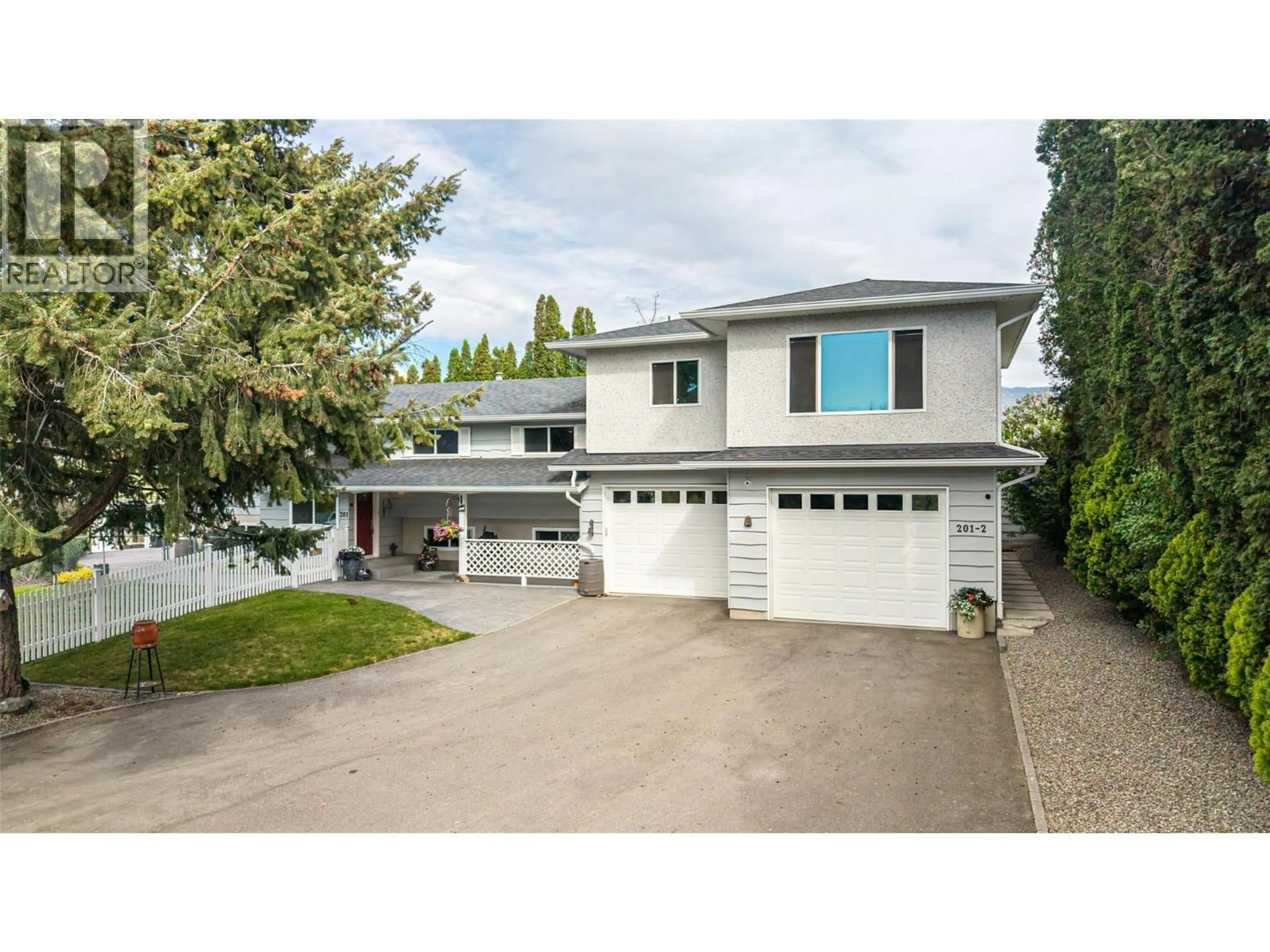 Home with vinyl exterior material, street for 201 MAIL ROAD, Kelowna British Columbia V1V2G6