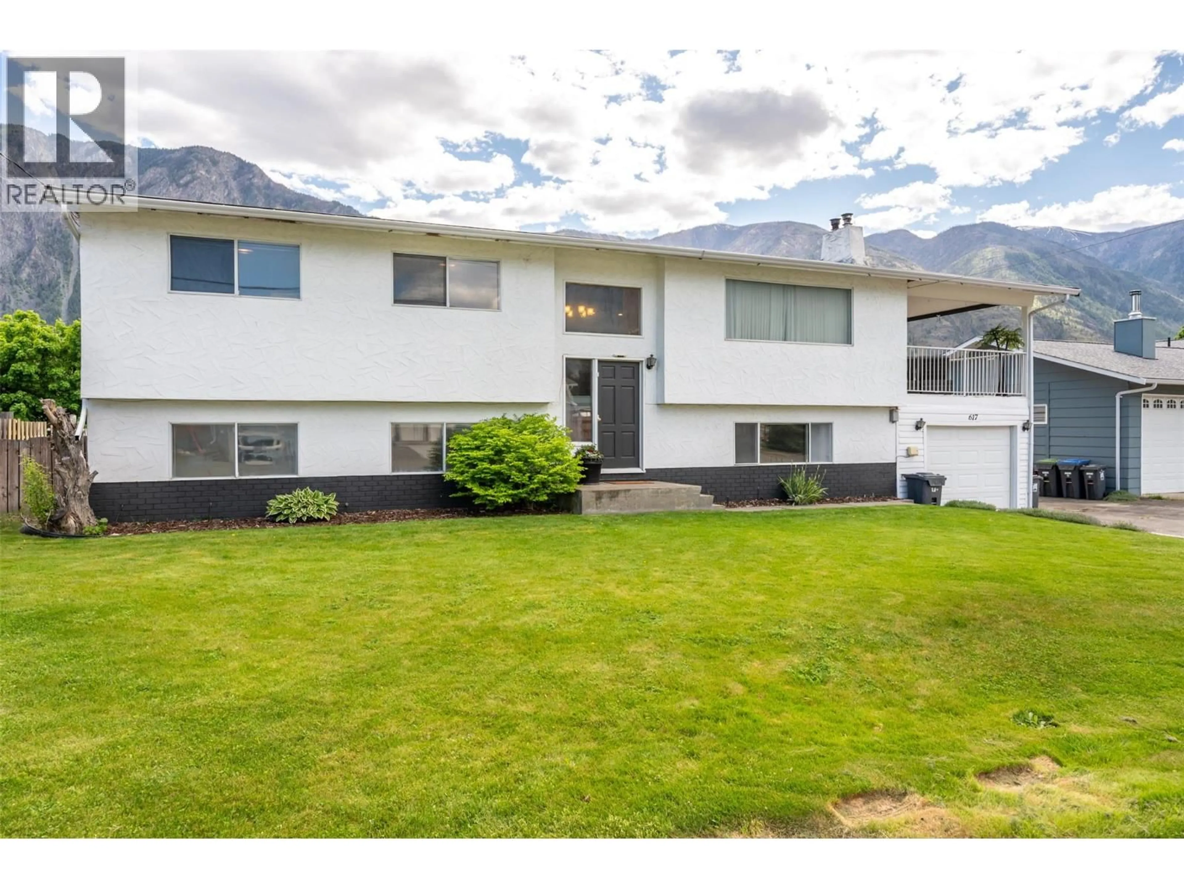 Home with vinyl exterior material, mountain view for 617 3RD AVENUE, Keremeos British Columbia V0X1N2