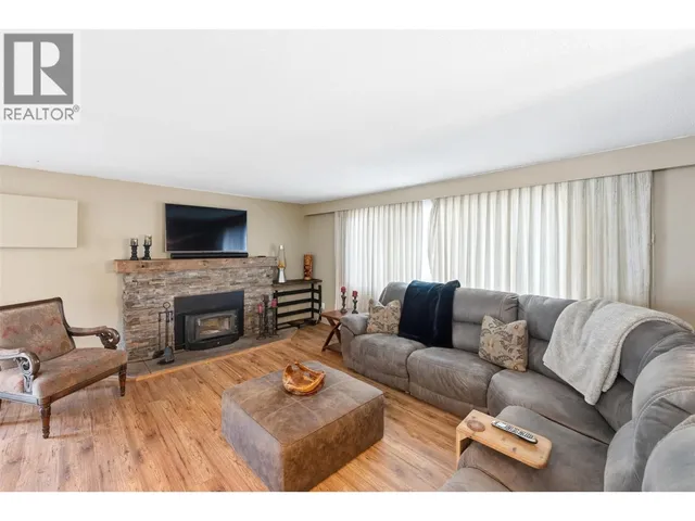 617 3RD AVENUE, Keremeos 2