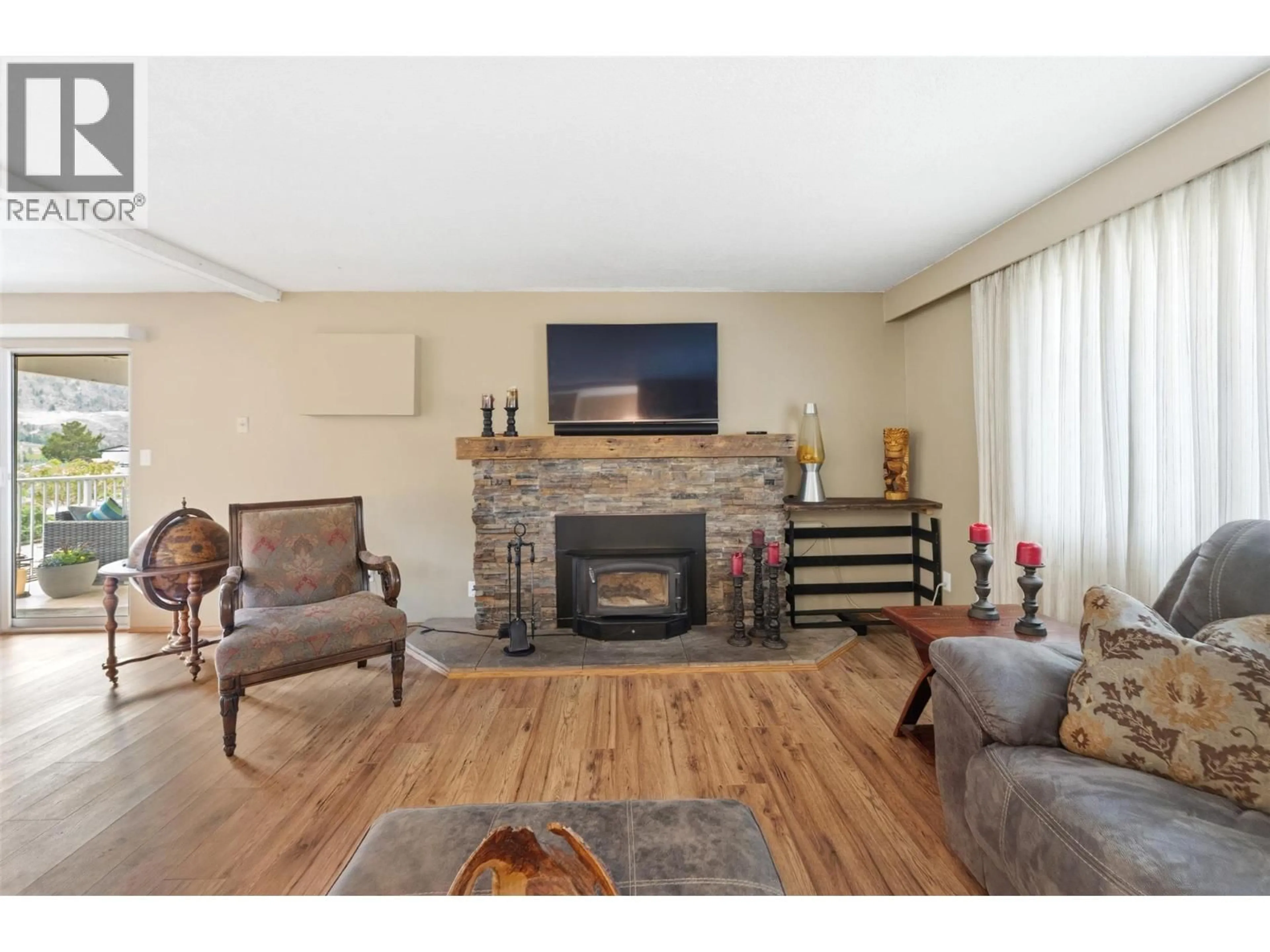 Living room with furniture, wood/laminate floor for 617 3RD AVENUE, Keremeos British Columbia V0X1N2