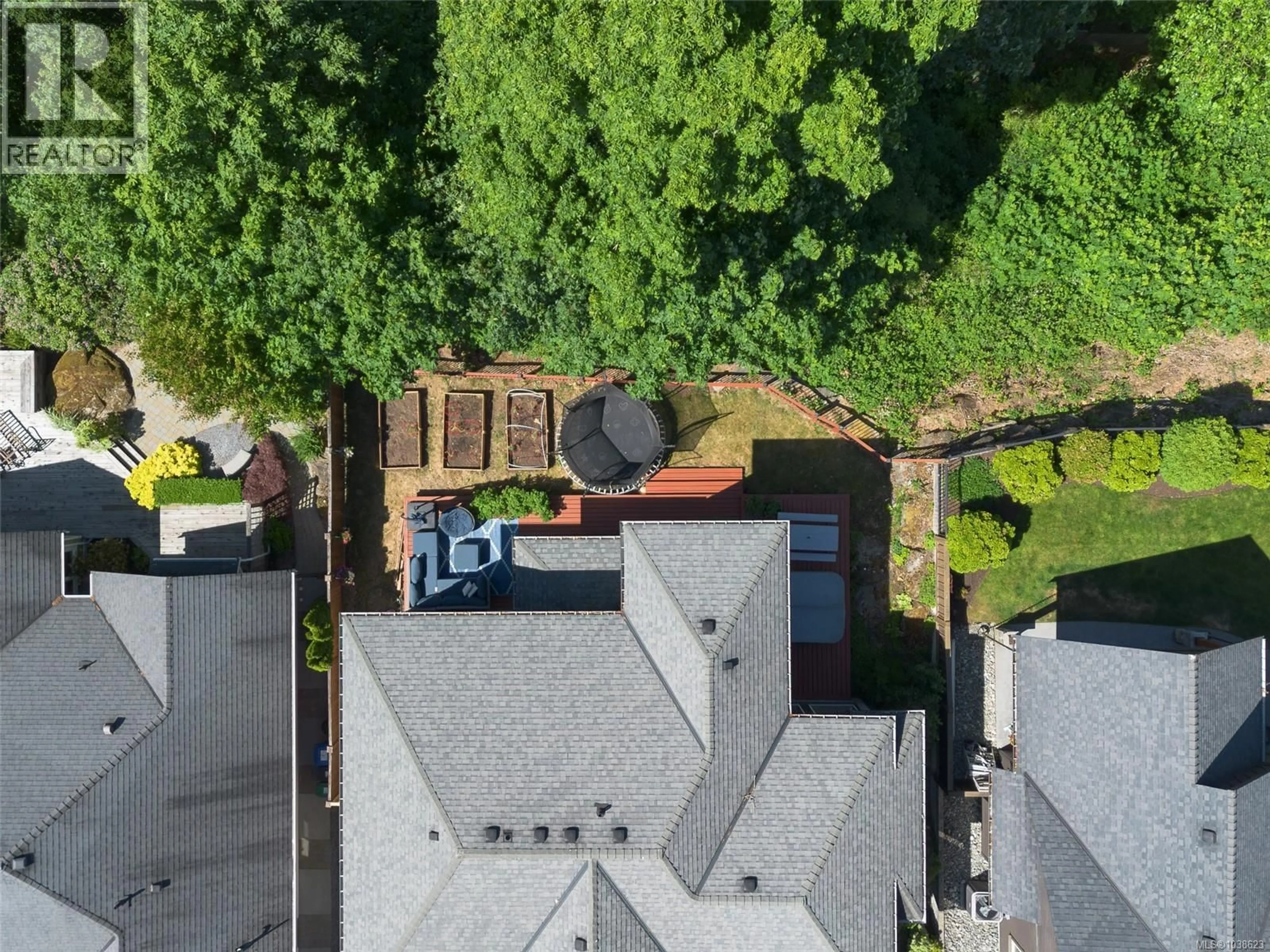 A pic from outside/outdoor area/front of a property/back of a property/a pic from drone, unknown for 3502 CASTLE ROCK DRIVE, Nanaimo British Columbia V9T0A6