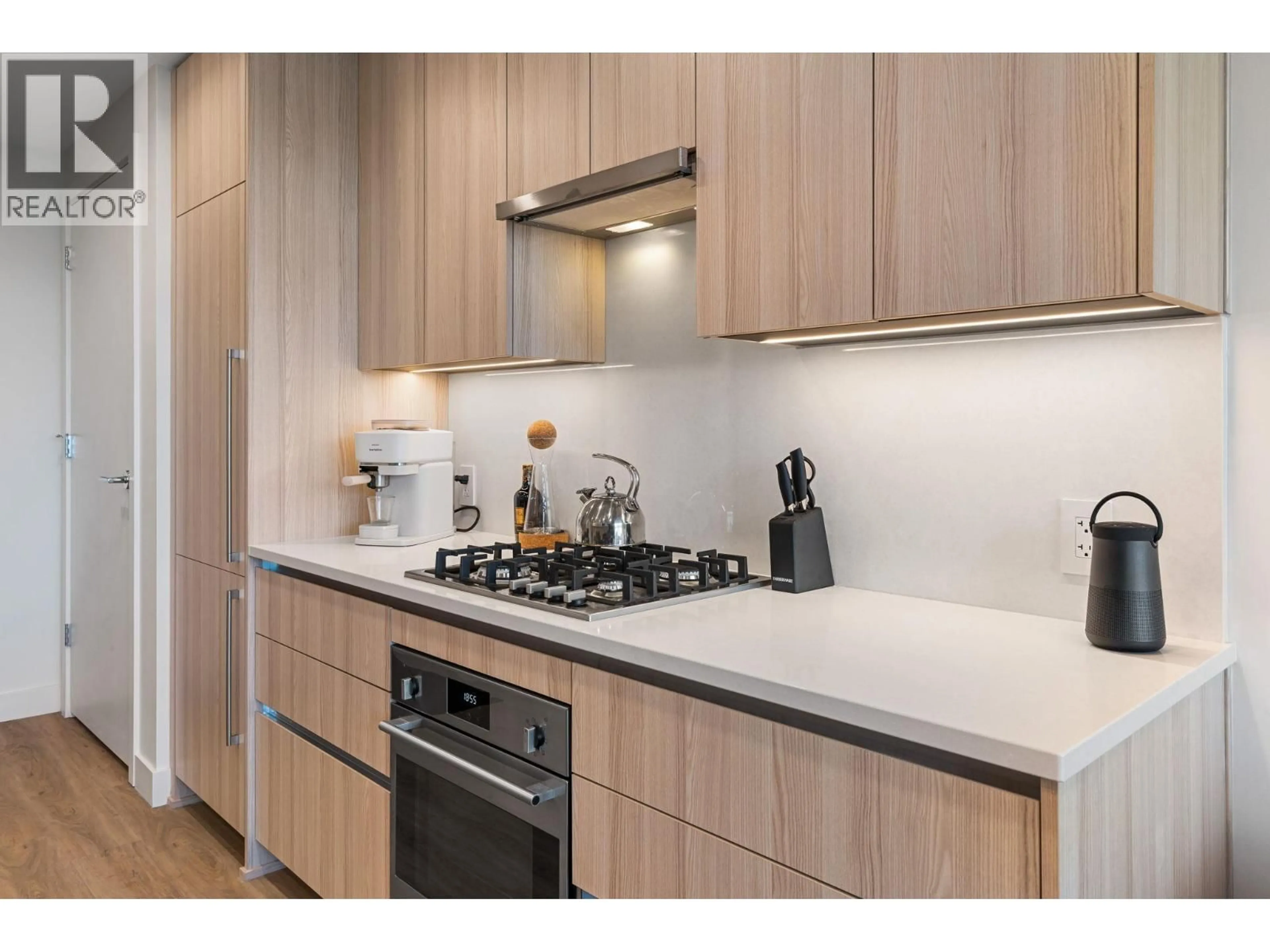 Standard kitchen, wood/laminate floor for 1805 - 238 LEON AVENUE, Kelowna British Columbia V1Y0N6