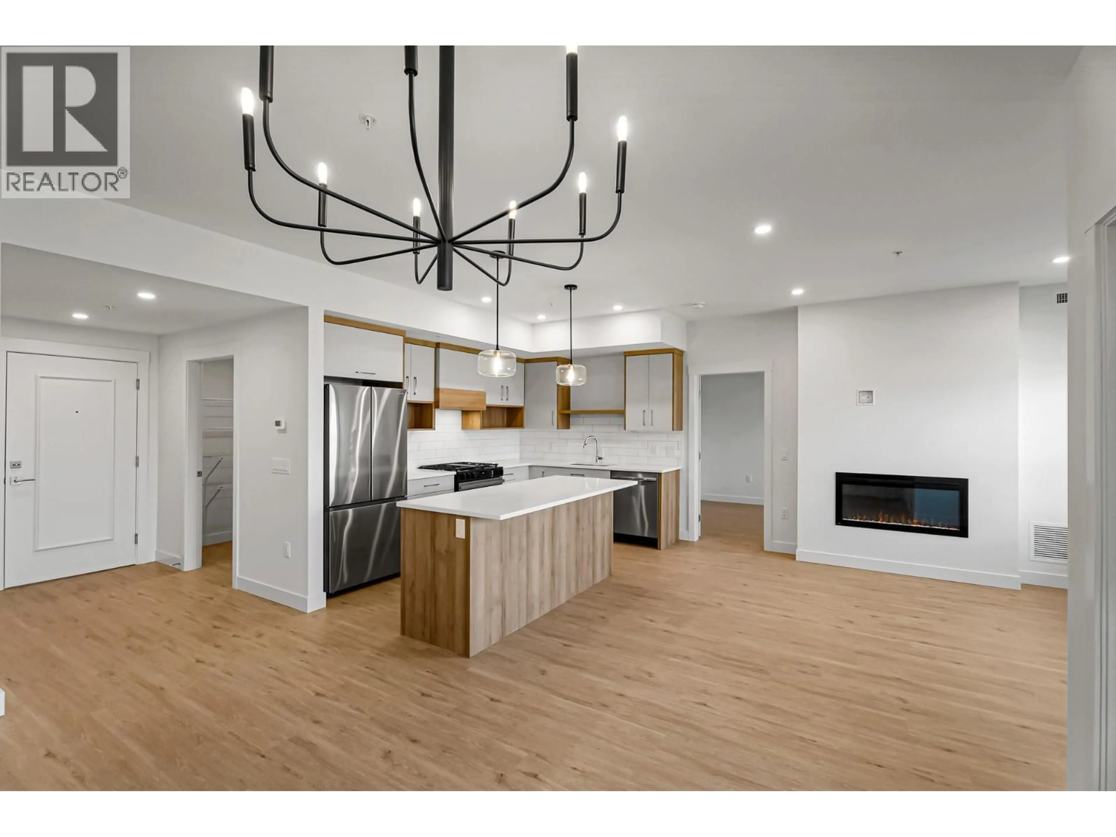 Open concept kitchen, wood/laminate floor for 104 - 1844 QU'APPELLE BOULEVARD, Kamloops British Columbia V2E0E8