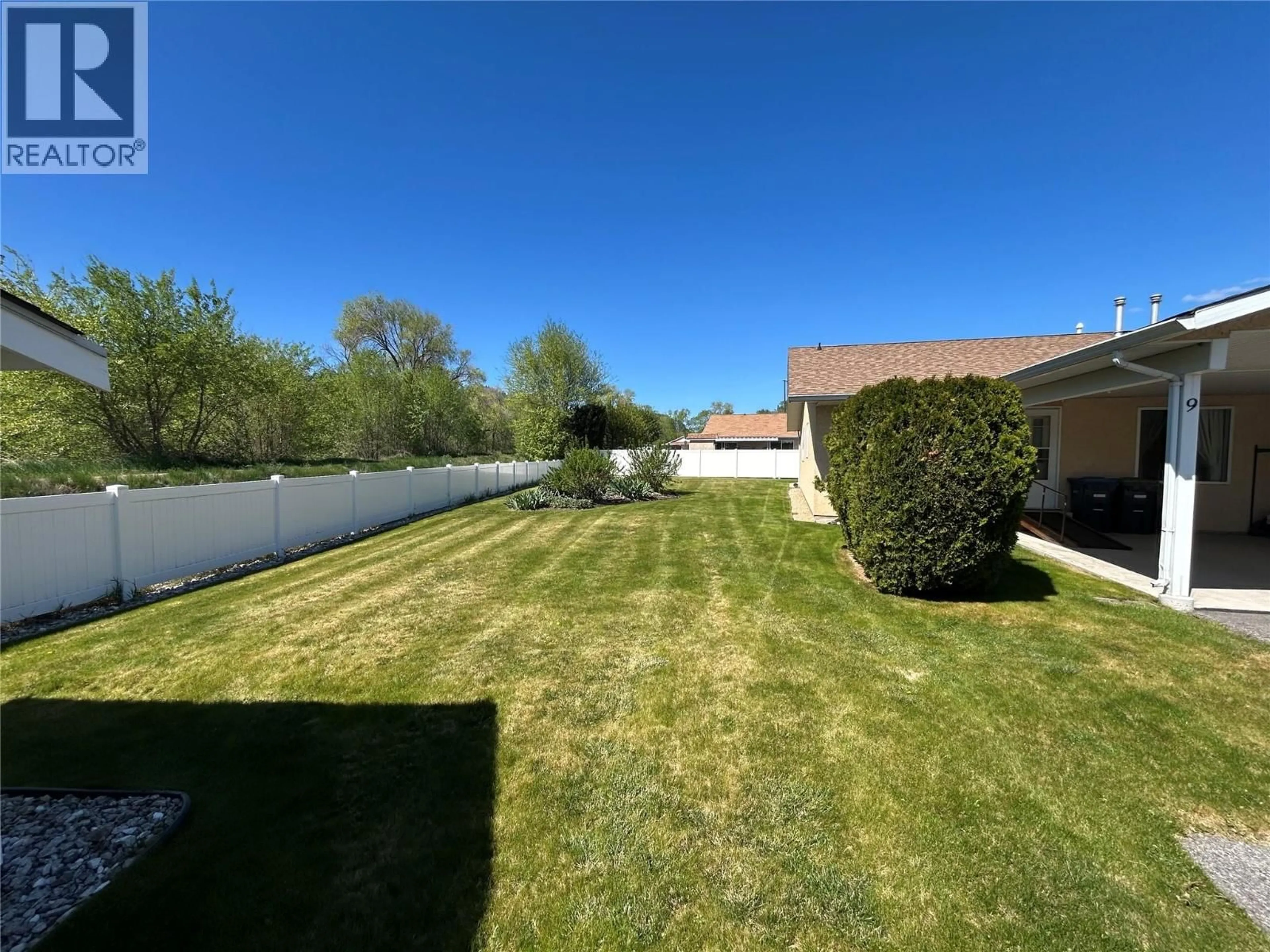 A pic from outside/outdoor area/front of a property/back of a property/a pic from drone, unknown for 9 - 145 REDWING PLACE, Oliver British Columbia V0H1T4
