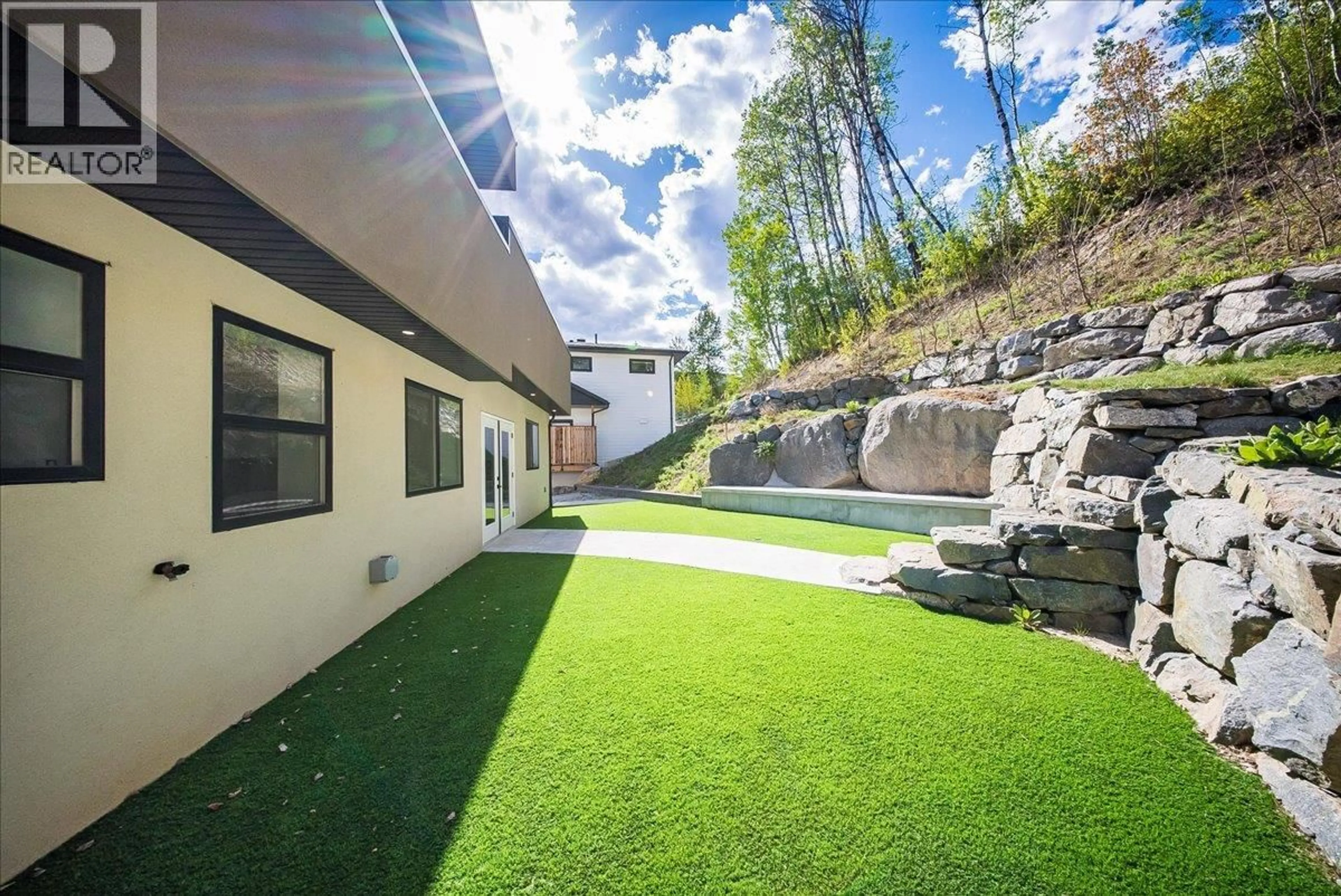 Patio, mountain view for 934 REDSTONE DRIVE, Rossland British Columbia V0G1Y0